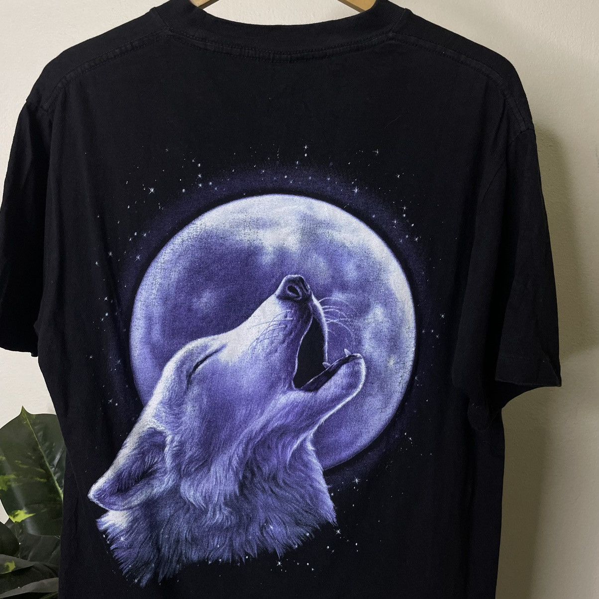 Habitat × Vintage Vintage 1990s Wolf Barking To The Moon Double Sided Graphic Size US L / EU 52-54 / 3 - 5 Thumbnail
