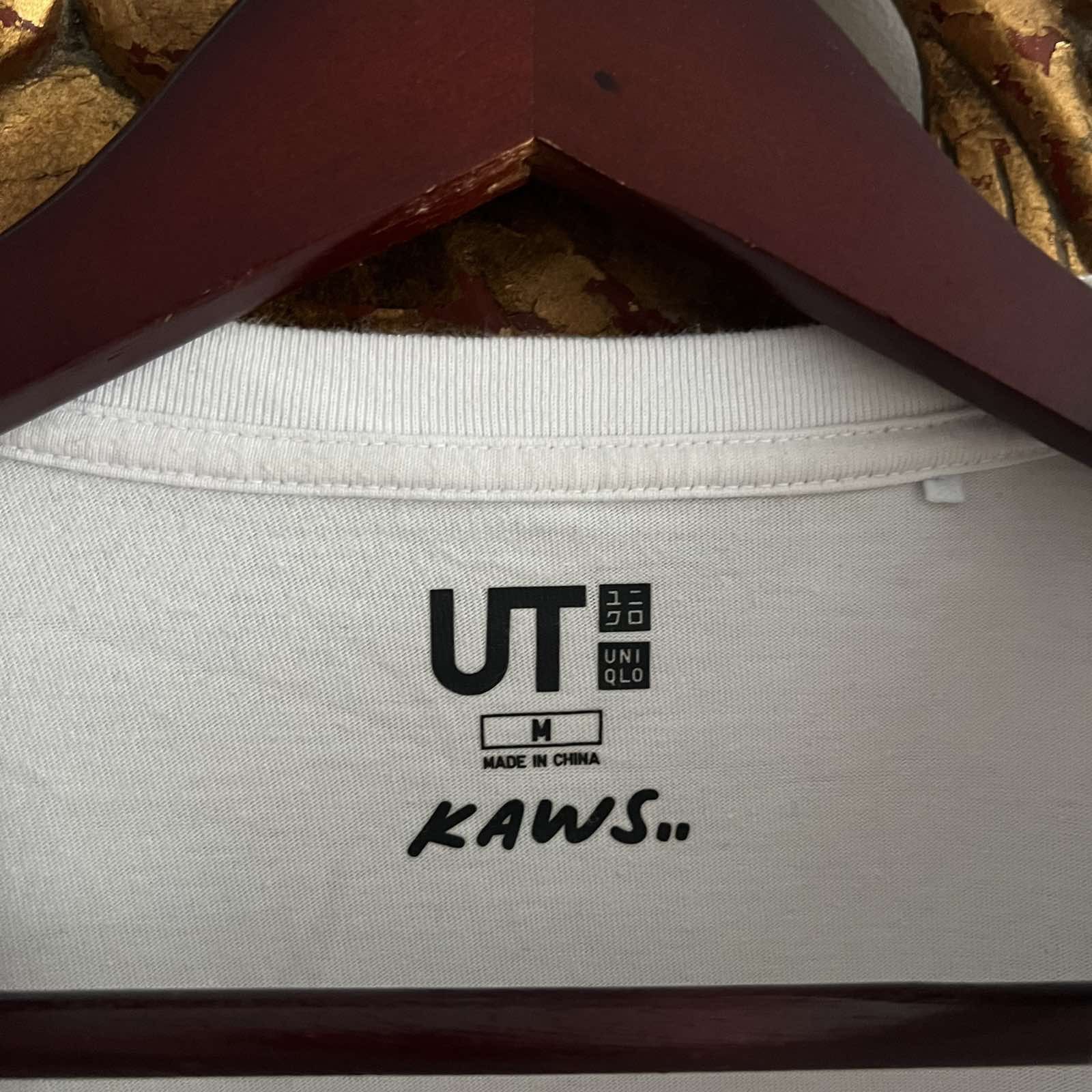 Kaws Kaws Uniqlo White T Shirt Sz M Size US M / EU 48-50 / 2 - 4 Thumbnail