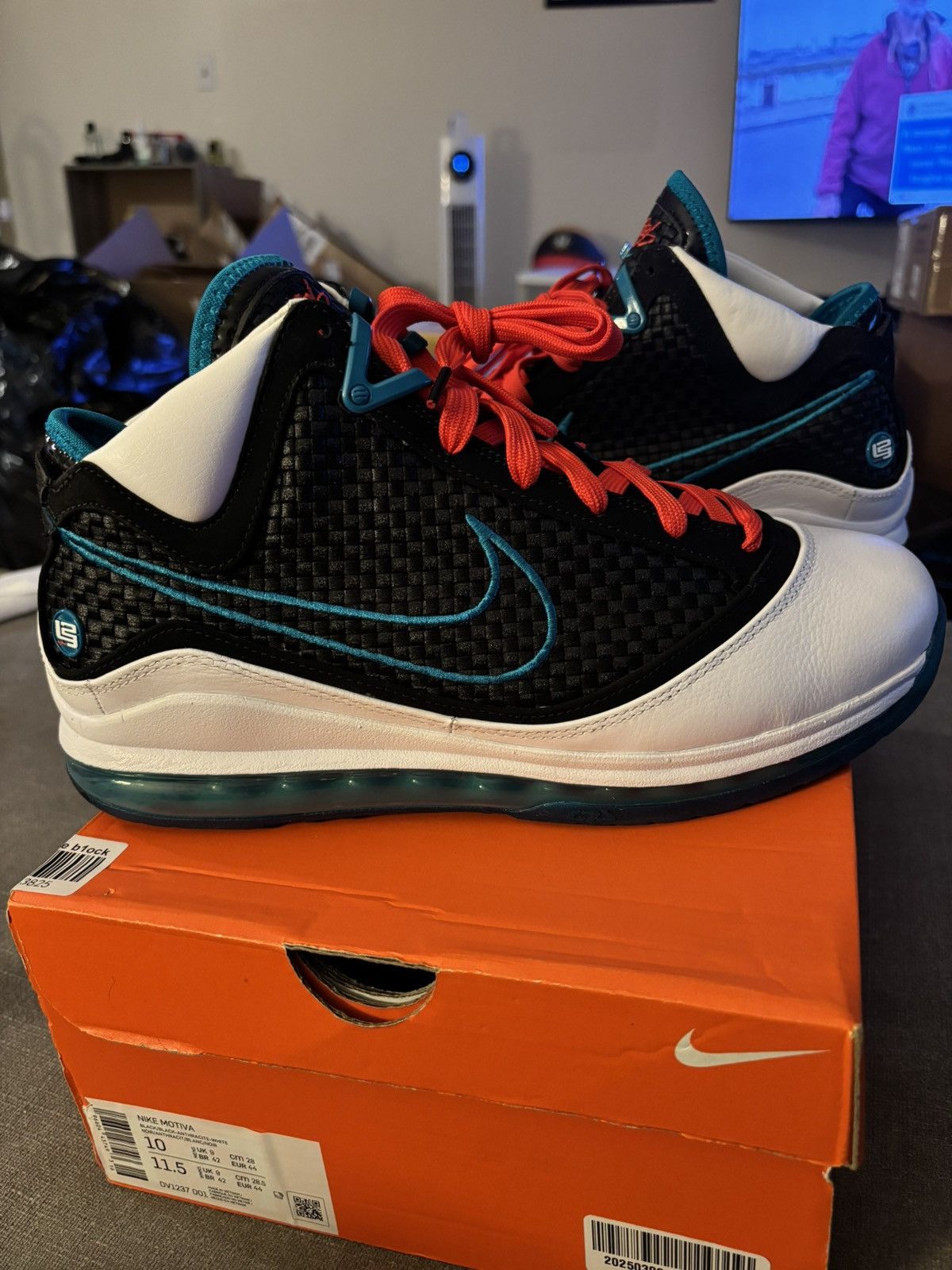 Nike LeBron red carpet size 10