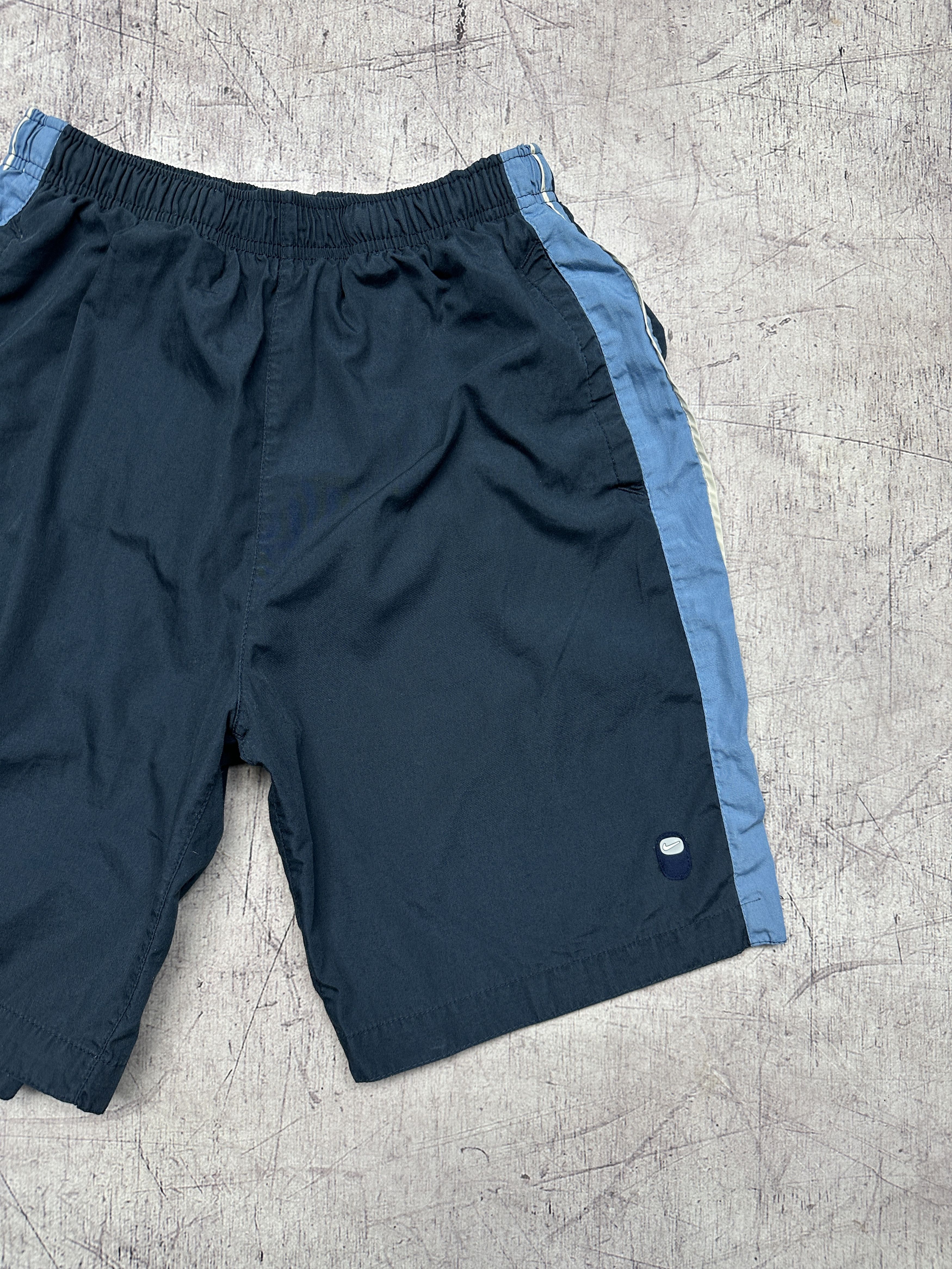 Nike Nike Vintage Mens Nylon Shorts Size US 32 / EU 48 - 2 Thumbnail