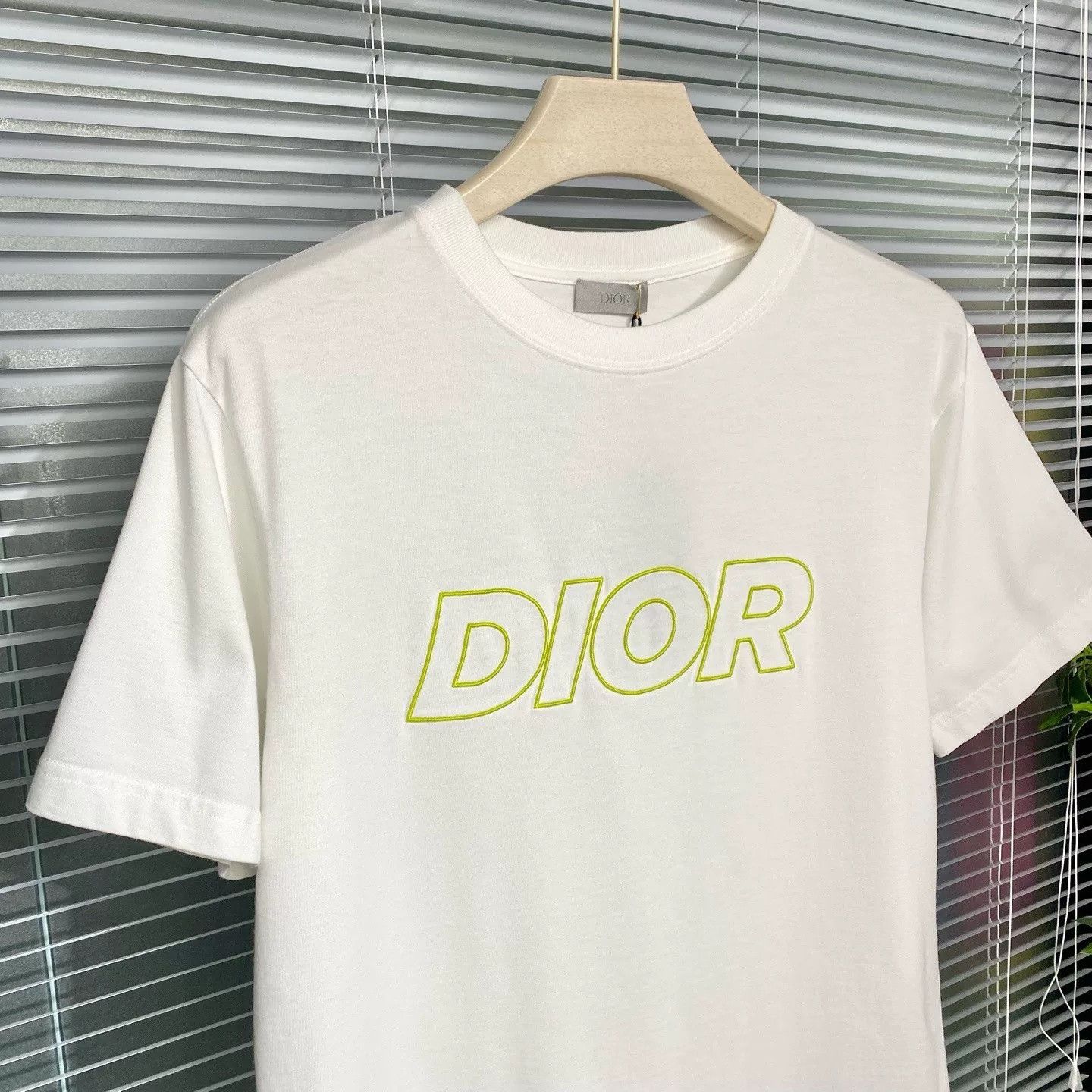 Dior Dior White XS T-shirt w/ Green Logo Size US XS / EU 42 / 0 - 5 Thumbnail