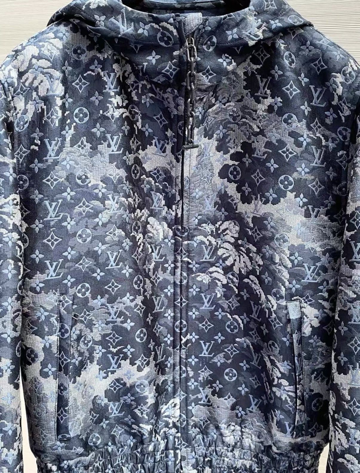 Louis Vuitton Louis Vuitton Monogram Hooded Windbreaker Unisex J33 Size M / US 6-8 / IT 42-44 - 3 Thumbnail