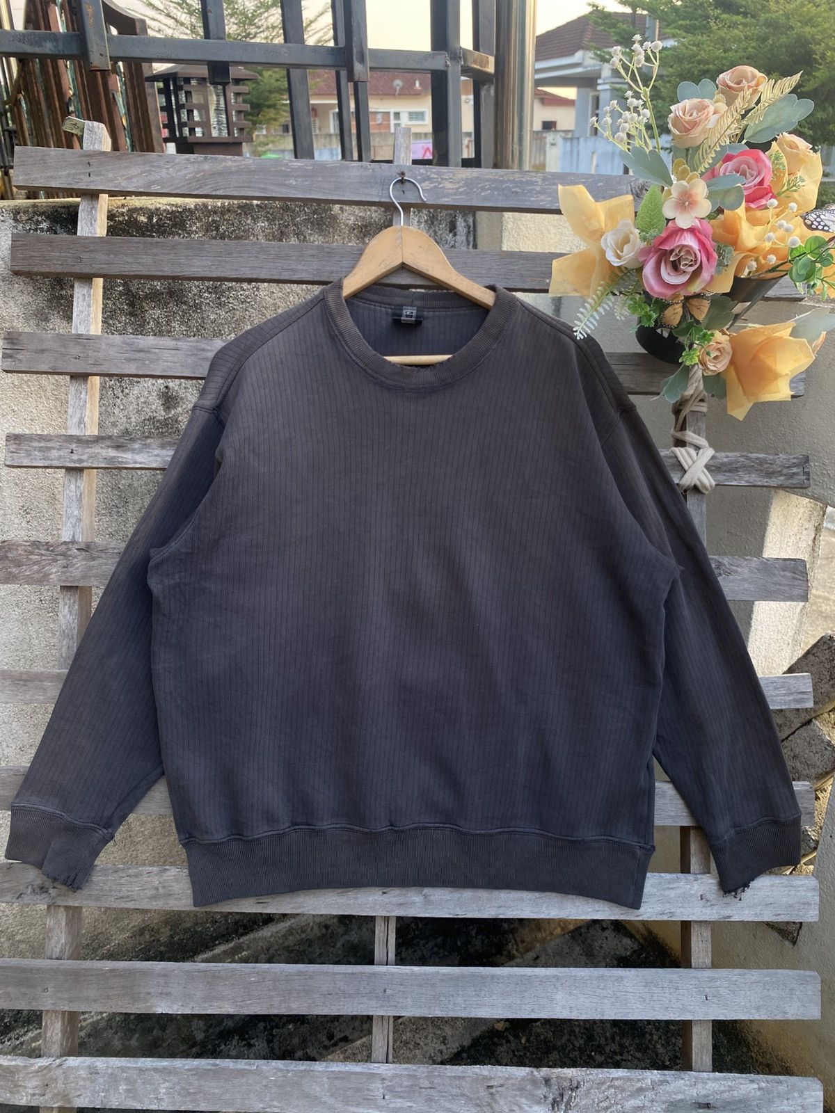 Vintage Y2K Distressed Nike Golf Sweatshirt (24” x 25”)