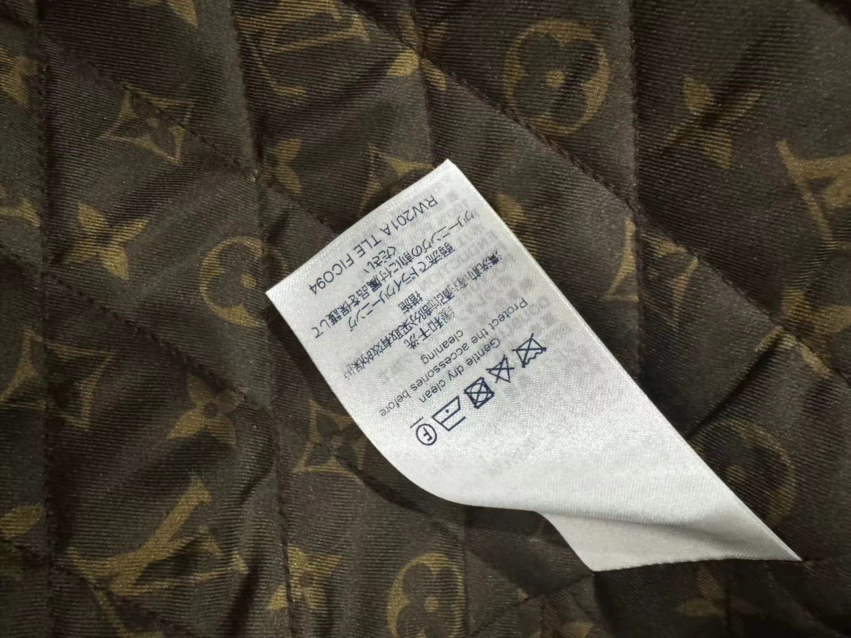 Louis Vuitton Louis Vuitton Runway New Patent Leather Coat Monogram Size M / US 6-8 / IT 42-44 - 3 Thumbnail