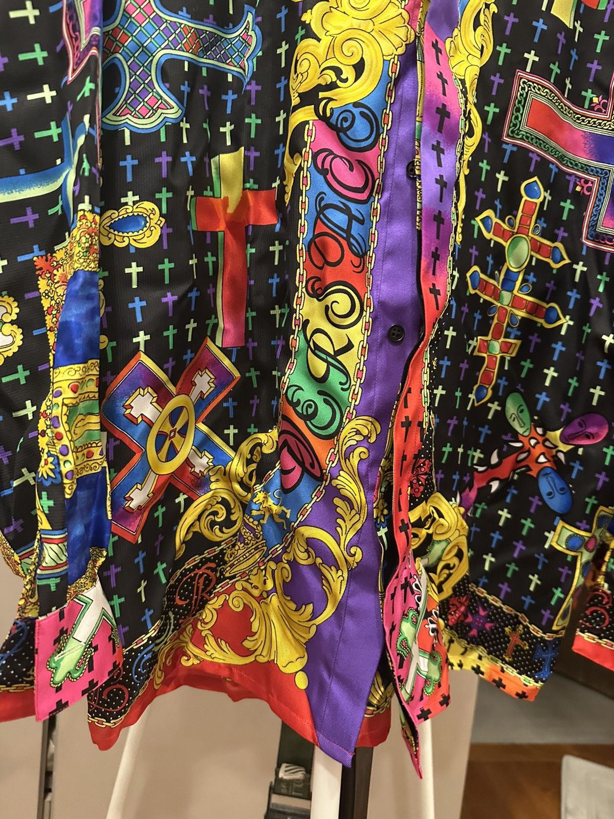 Versace Vintage Gianni Versace 1993 / 1994 crucifix silk shirt Size US M / EU 48-50 / 2 - 2 Thumbnail
