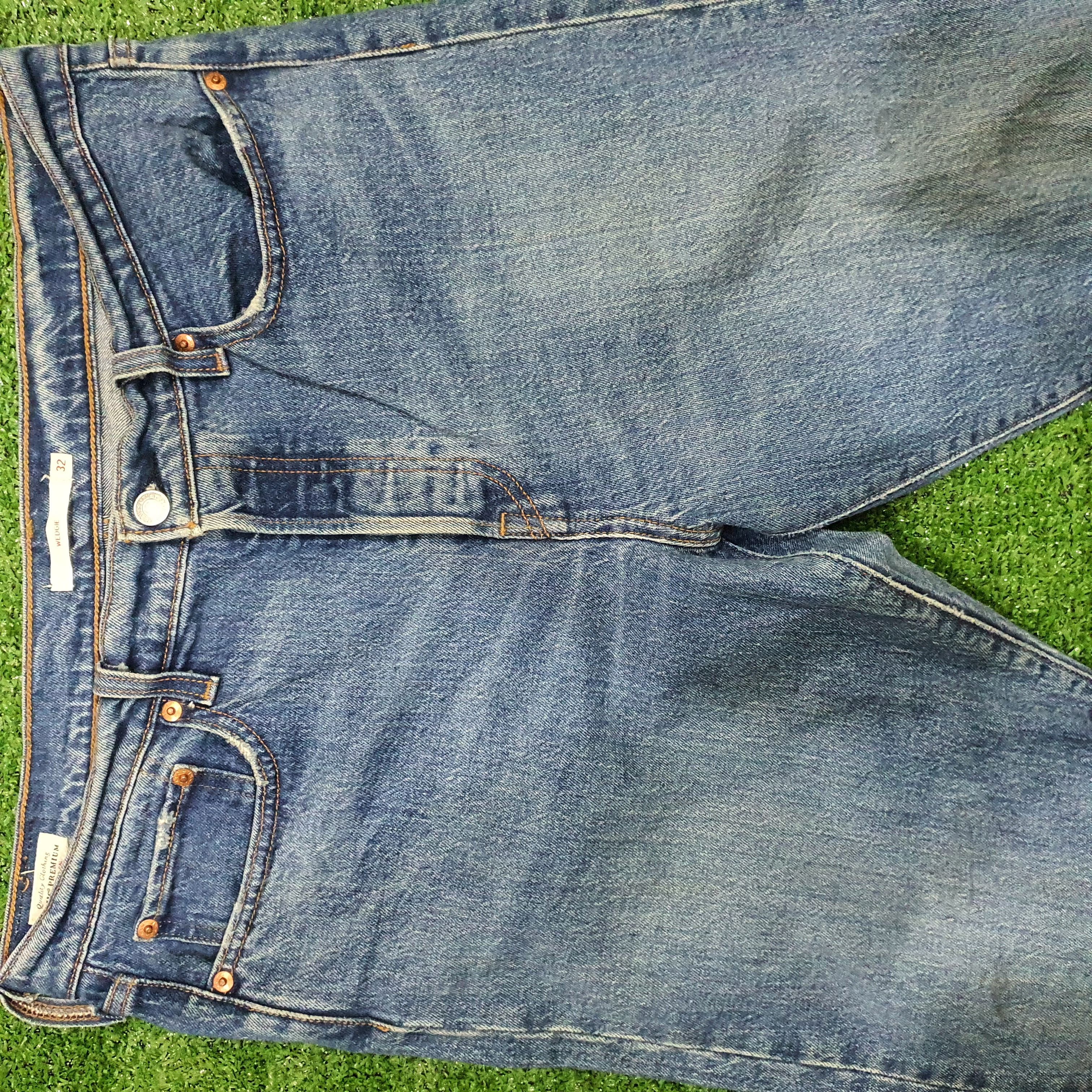Jean Levi's 501 Original Fit jeans in a light blue wash Size 30" / US 8 / IT 44 - 3 Thumbnail