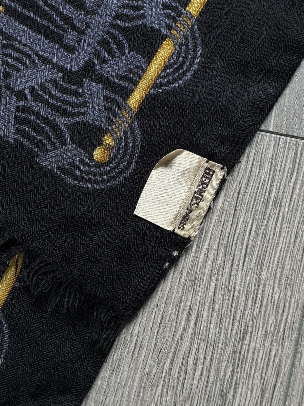 Hermes Hermès Les Cavaliers d'or Black/Gold Cashmere/Silk scarf OS Size ONE SIZE - 9 Thumbnail