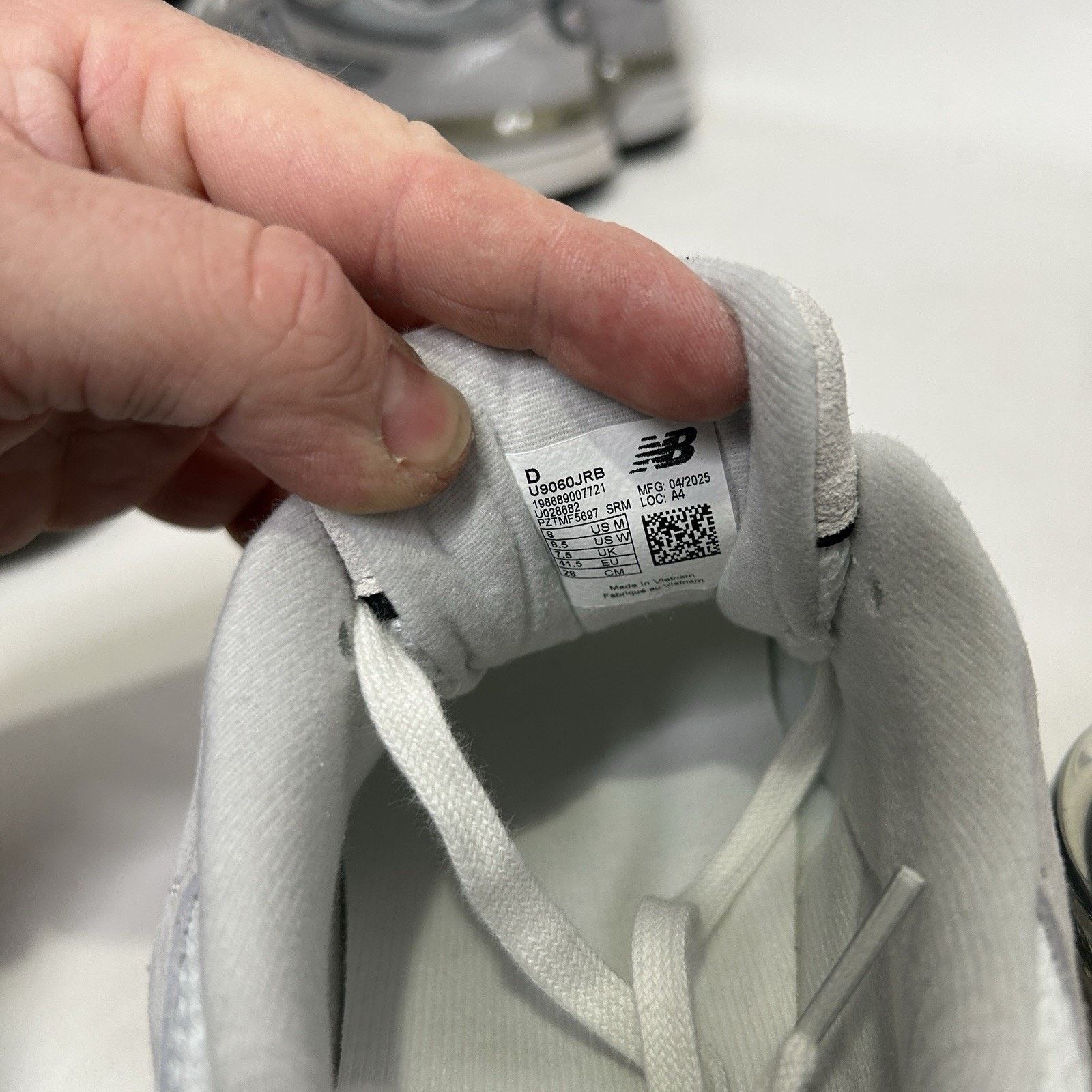 New Balance New Balance 9060 'White Black Metallic Silver' U9060JRB Size US 8 / EU 41 - 6 Thumbnail