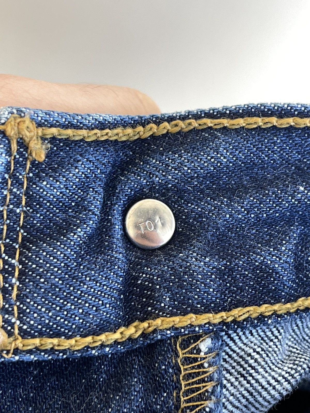 Levi's 501 Tapered Regular Fit 5 Pocket Denim Jeans 2000s 31x30 L30 Size US 31 - 16 Thumbnail