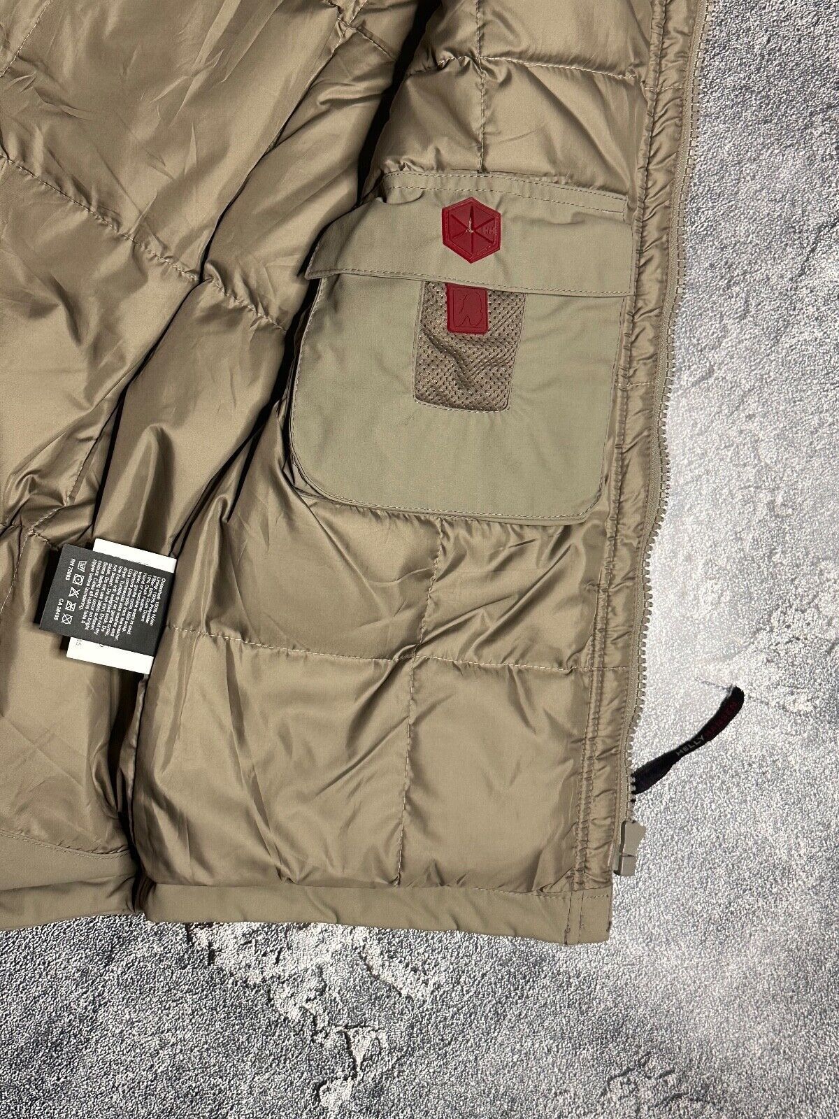 Helly Hansen Helly Hansen men's down vest XS Size US XS / EU 42 / 0 - 9 Thumbnail