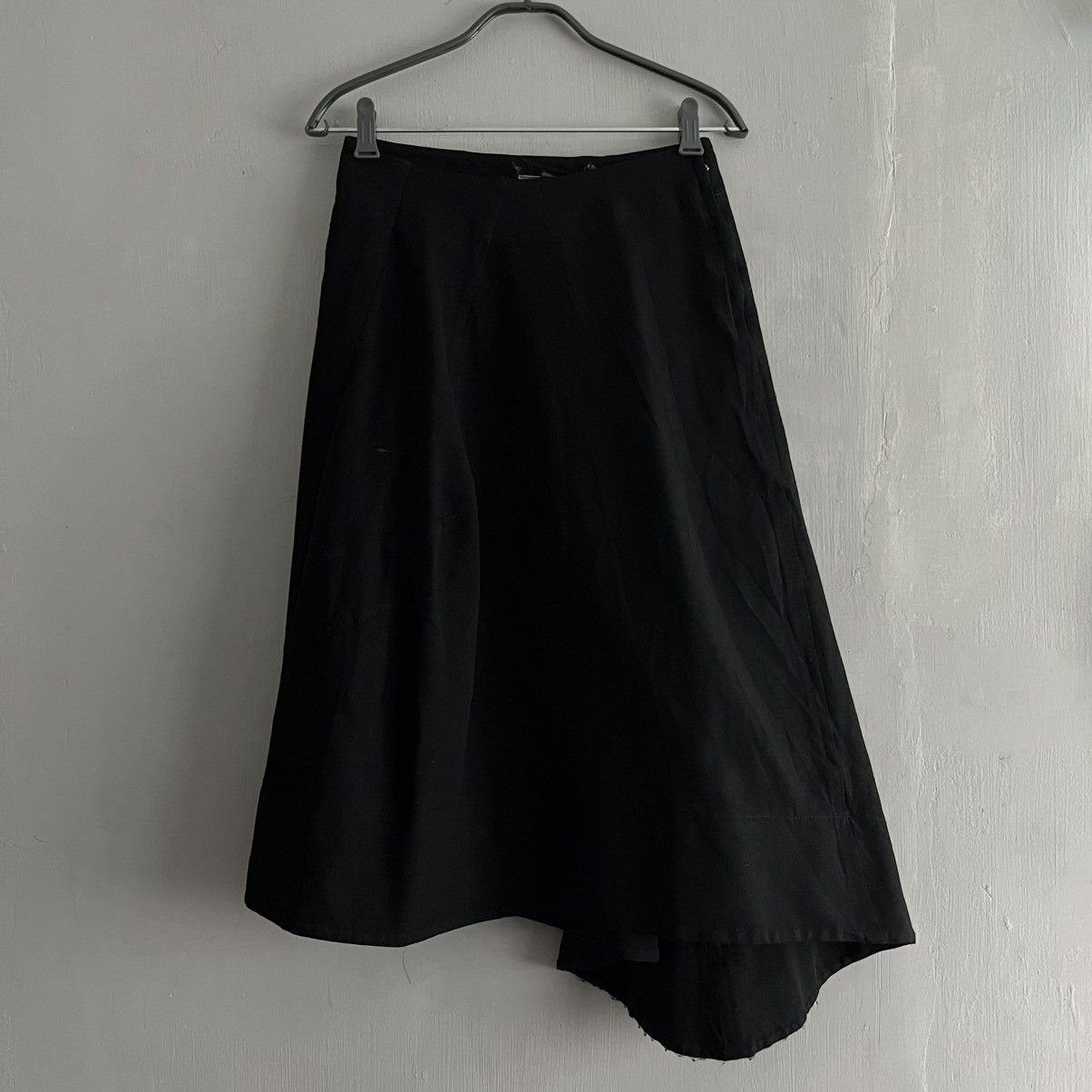 Comme des Garcons AD2009 Comme Des Garcons Asymetrical Midi Skirt Size 26" / US 2 / IT 38 - 1 Thumbnail