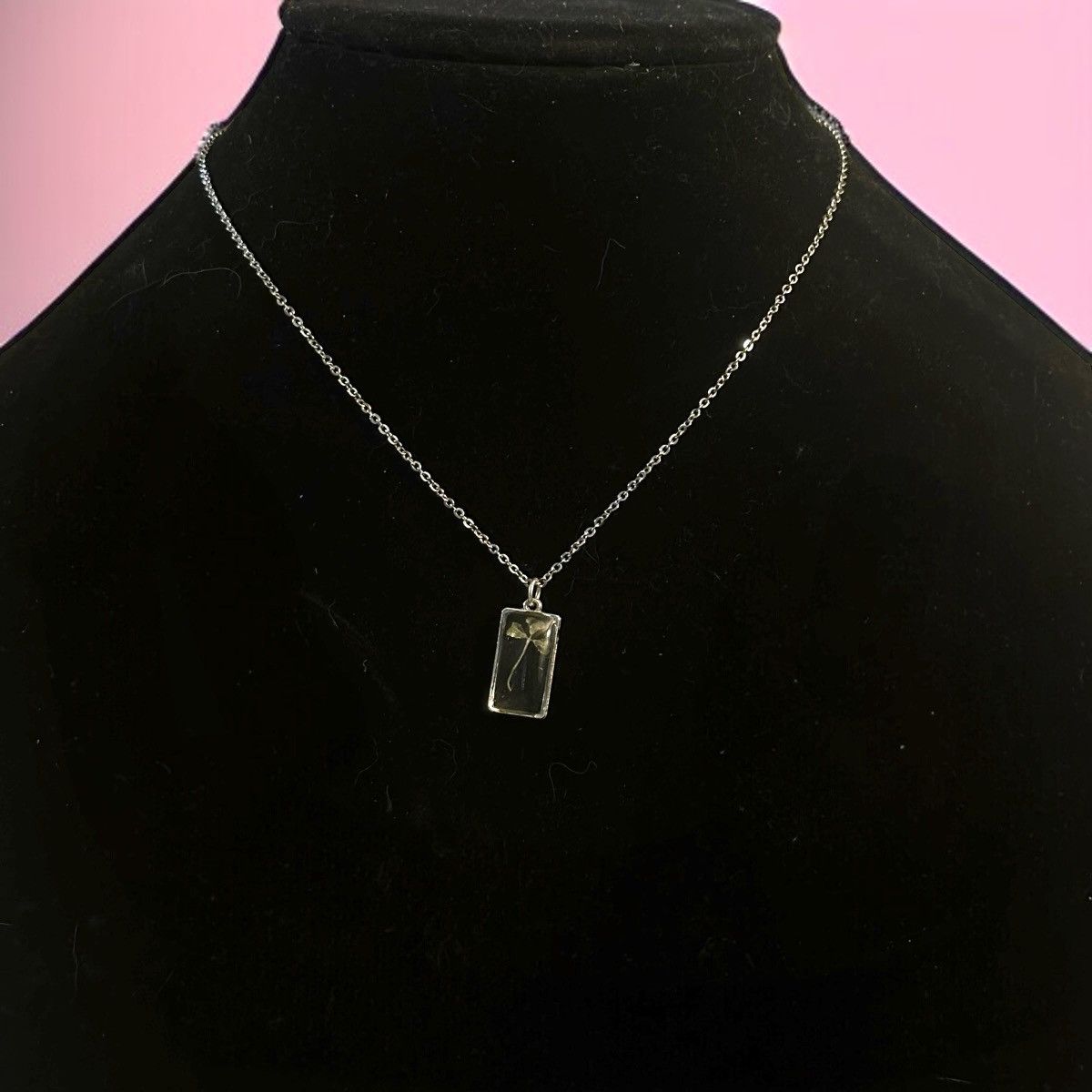 Other Silver tone preserved shamrock pendant necklace Size ONE SIZE - 1 Thumbnail