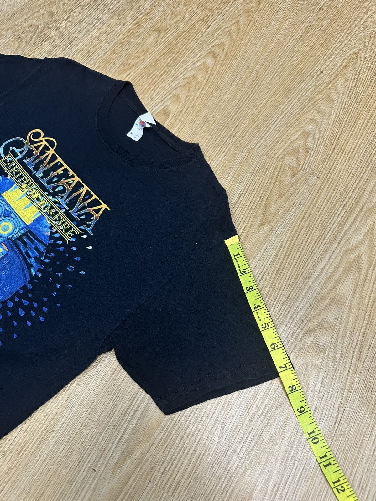 Band Tees Santana Earthind & Fire 2022 Tour Tshirt A561 Size US M / EU 48-50 / 2 - 6 Thumbnail