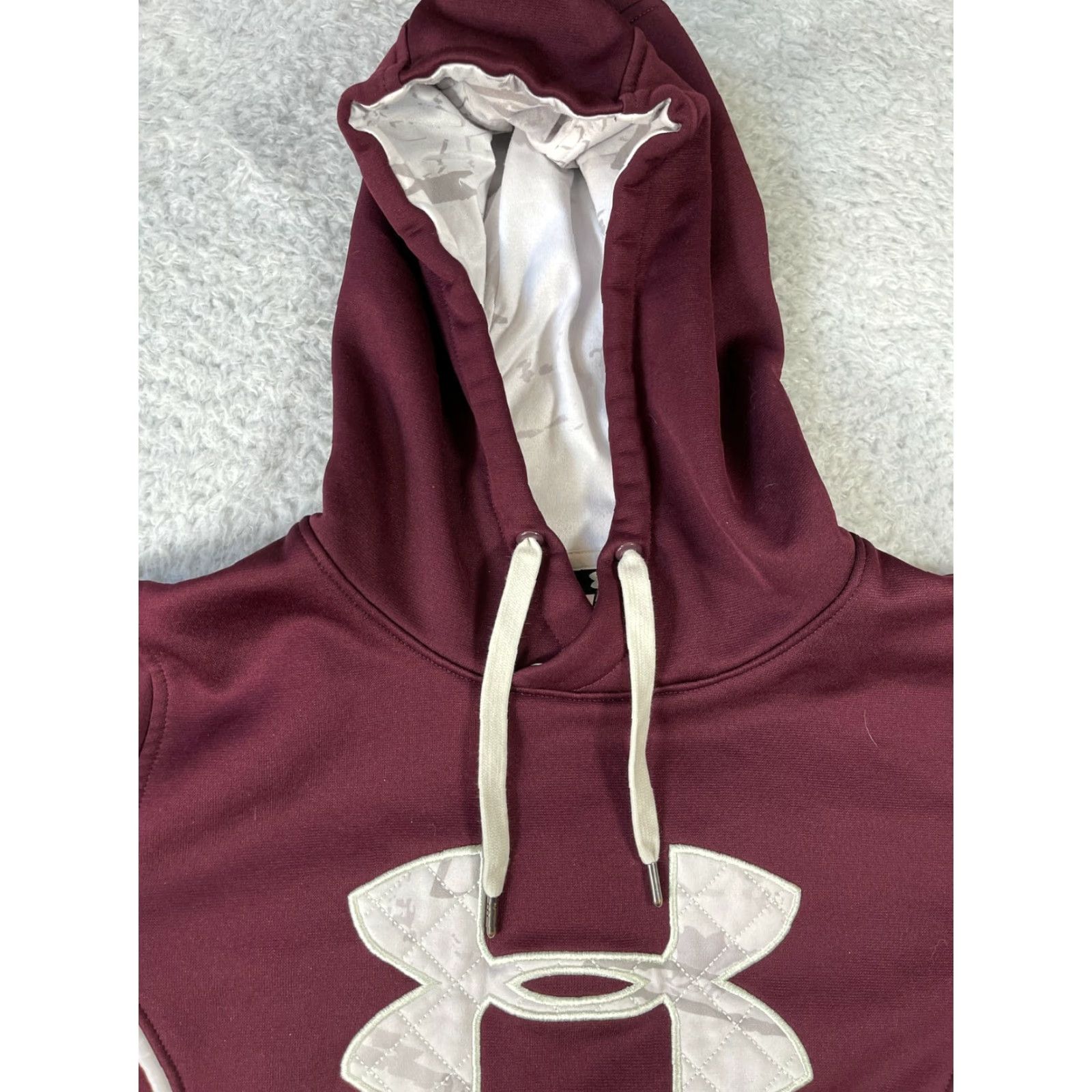 Under Armour Under Armour Hoodie Women M Burgundy Logo Cold Gear Quilted Glow 40 In Chest Long Sleeve Solid red - Adult Womens Size M / US 6-8 / IT 42-44 - 5 Thumbnail
