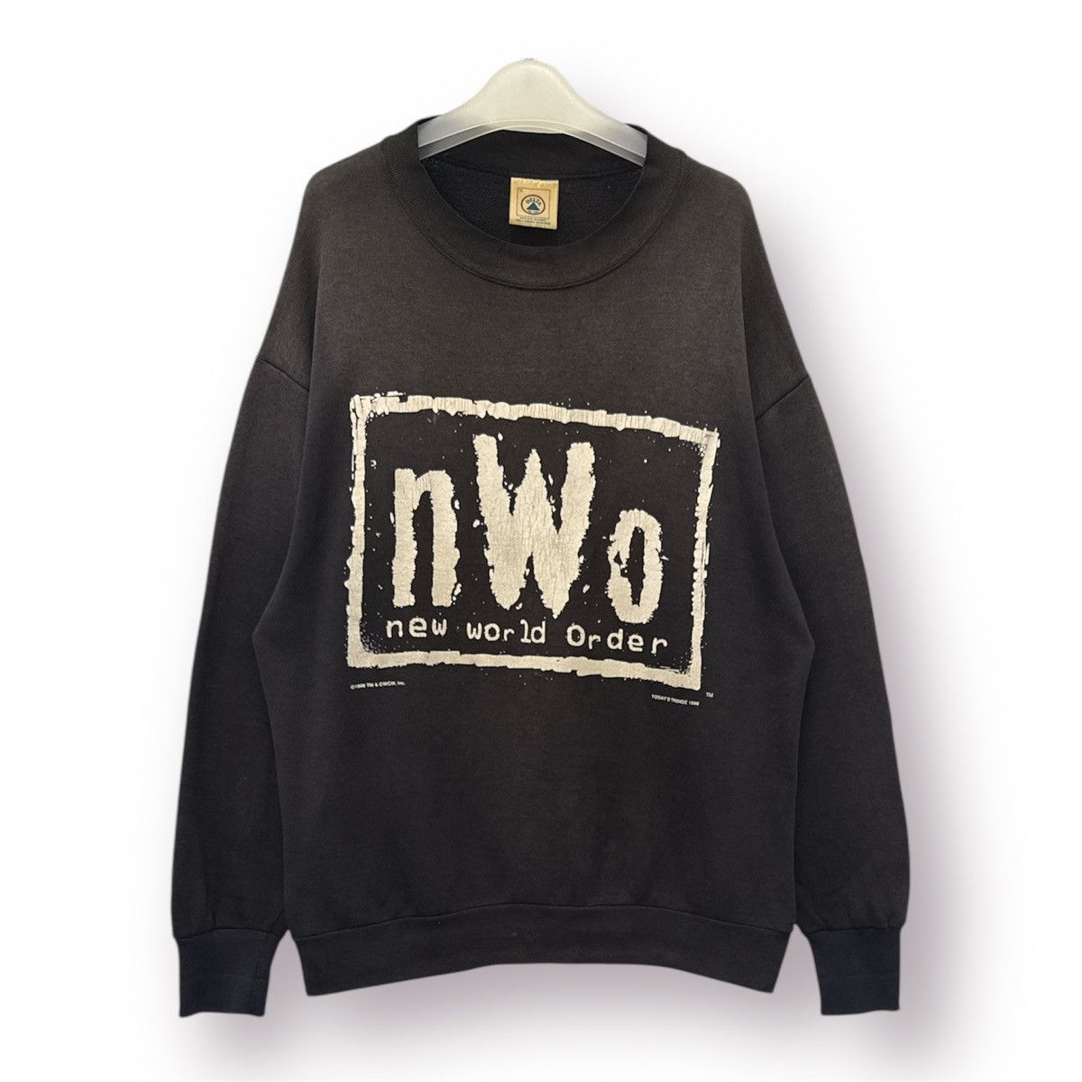 WCW/nWo 🥊 Vtg 90s WCW NWO Distressed Faded Roundneck Sweatshirt - M Size US M / EU 48-50 / 2 - 1 Thumbnail
