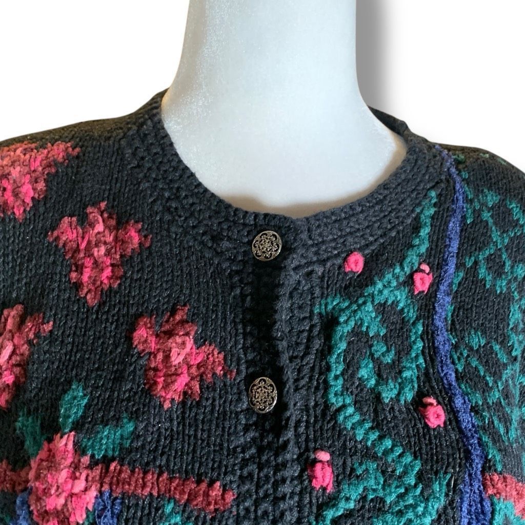 Northern Isles Vintage Northern Isles Hand-Knitted Floral Cardigan Sweater Size M / US 6-8 / IT 42-44 - 2 Thumbnail