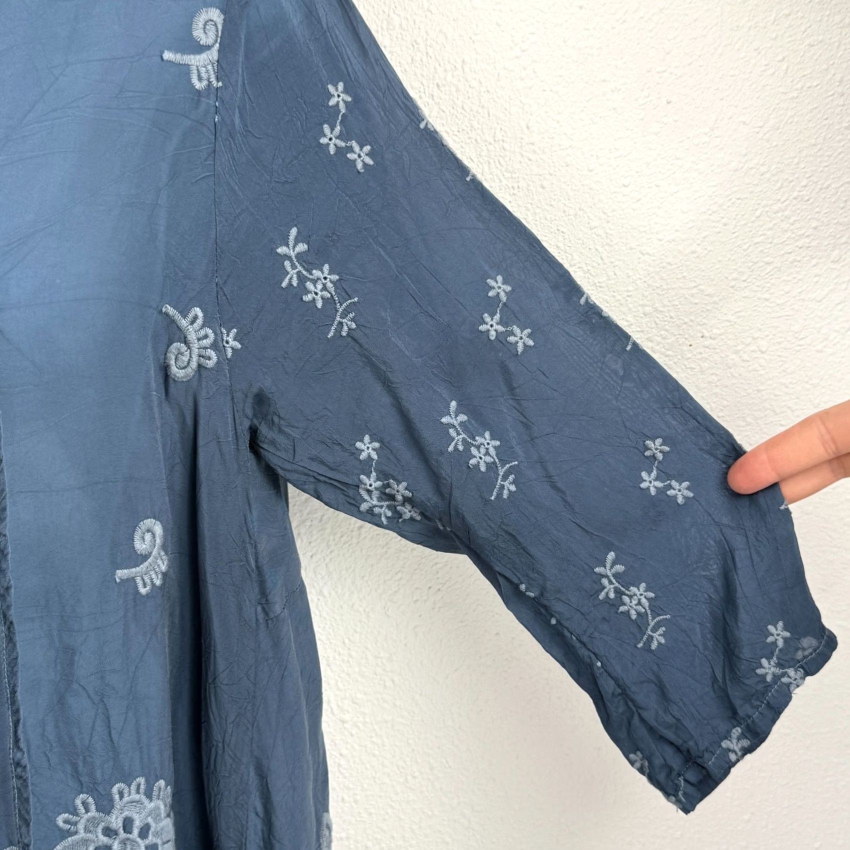 Johnny Was Johnny Was Blouse Womens S Blue Embroidered Rayon Sheer Floral Boho Tunic Shirt 3/4 Sleeve V-Neck Pullover Casual Party (1960s) Size S / US 4 / IT 40 - 7 Thumbnail