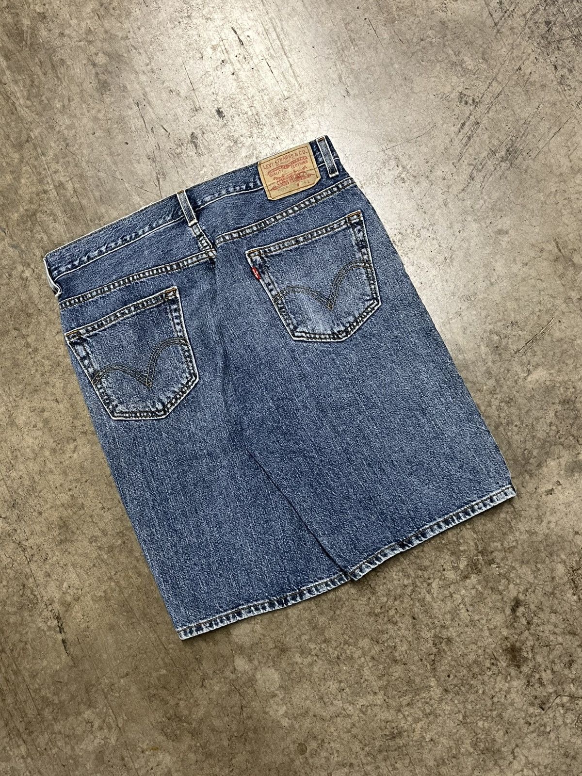 Levi's Levi’s vintage jorts baggy fit streetwear hype 90s skater Size US 34 / EU 50 - 1 Thumbnail