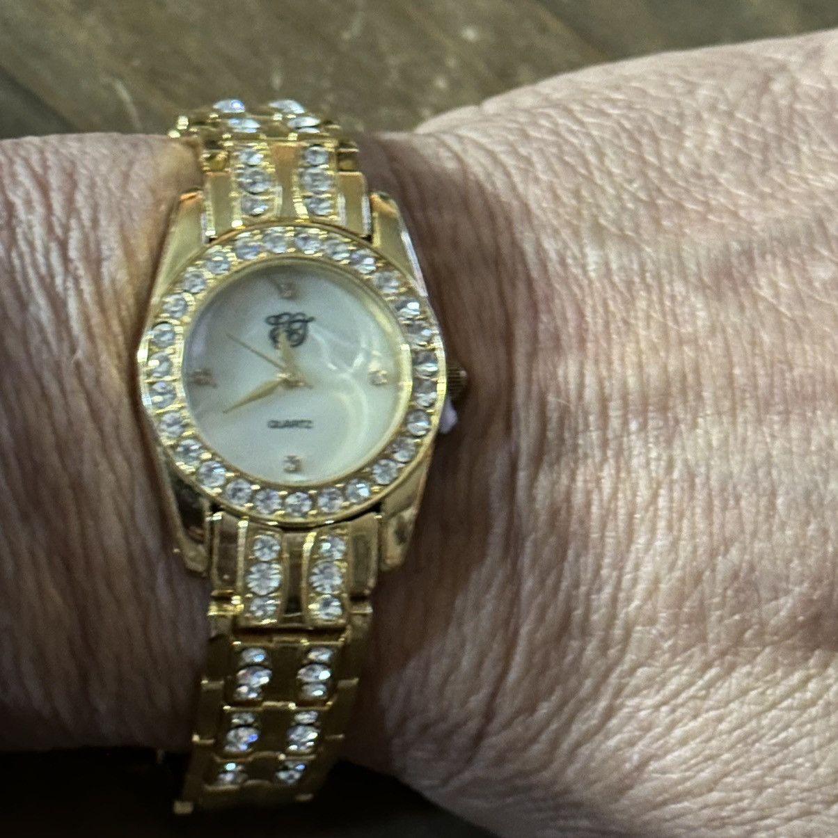 Vintage Vintage Elizabeth Taylor gold tone pave bezel watch Size ONE SIZE - 2 Thumbnail