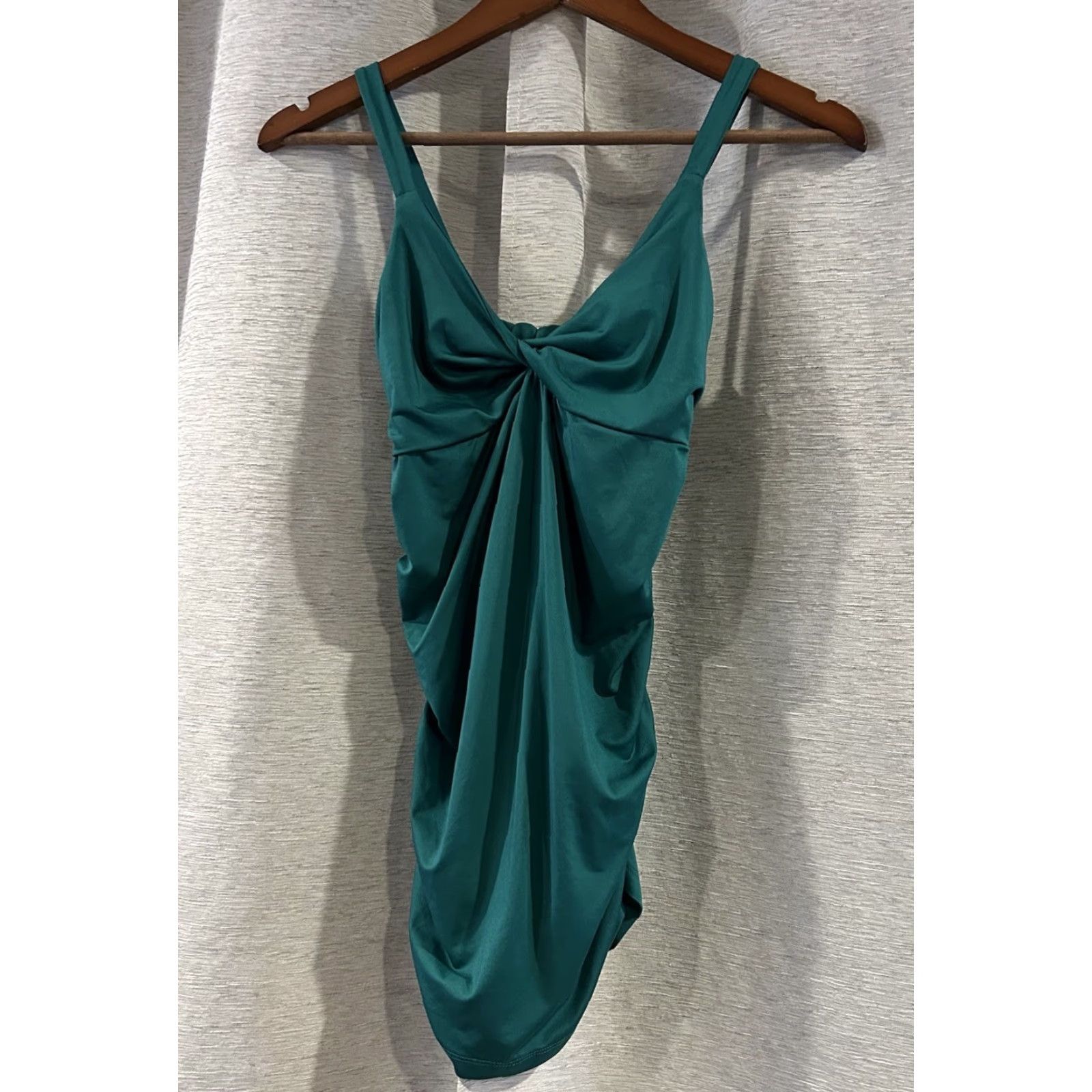Vintage Charlotte Russe Tank Top Women's Small Green Retro V-Neck Sleeveless Spandex Polyester Solid Festival Tank Top Y2K Size S / US 4 / IT 40 - 2 Thumbnail