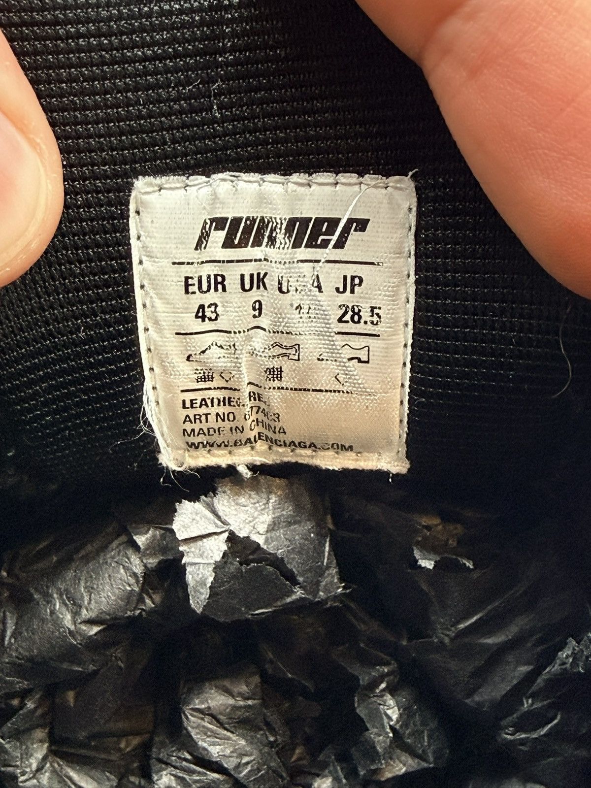 Balenciaga Size 10 - Balenciaga Runner Sneaker Black Size US 10 / EU 43 - 7 Thumbnail