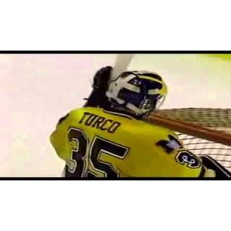 NCAA × Starter Michigan 90s STARTER Hockey jersey L navy gold NCAA vintage Size US L / EU 52-54 / 3 - 6 Thumbnail