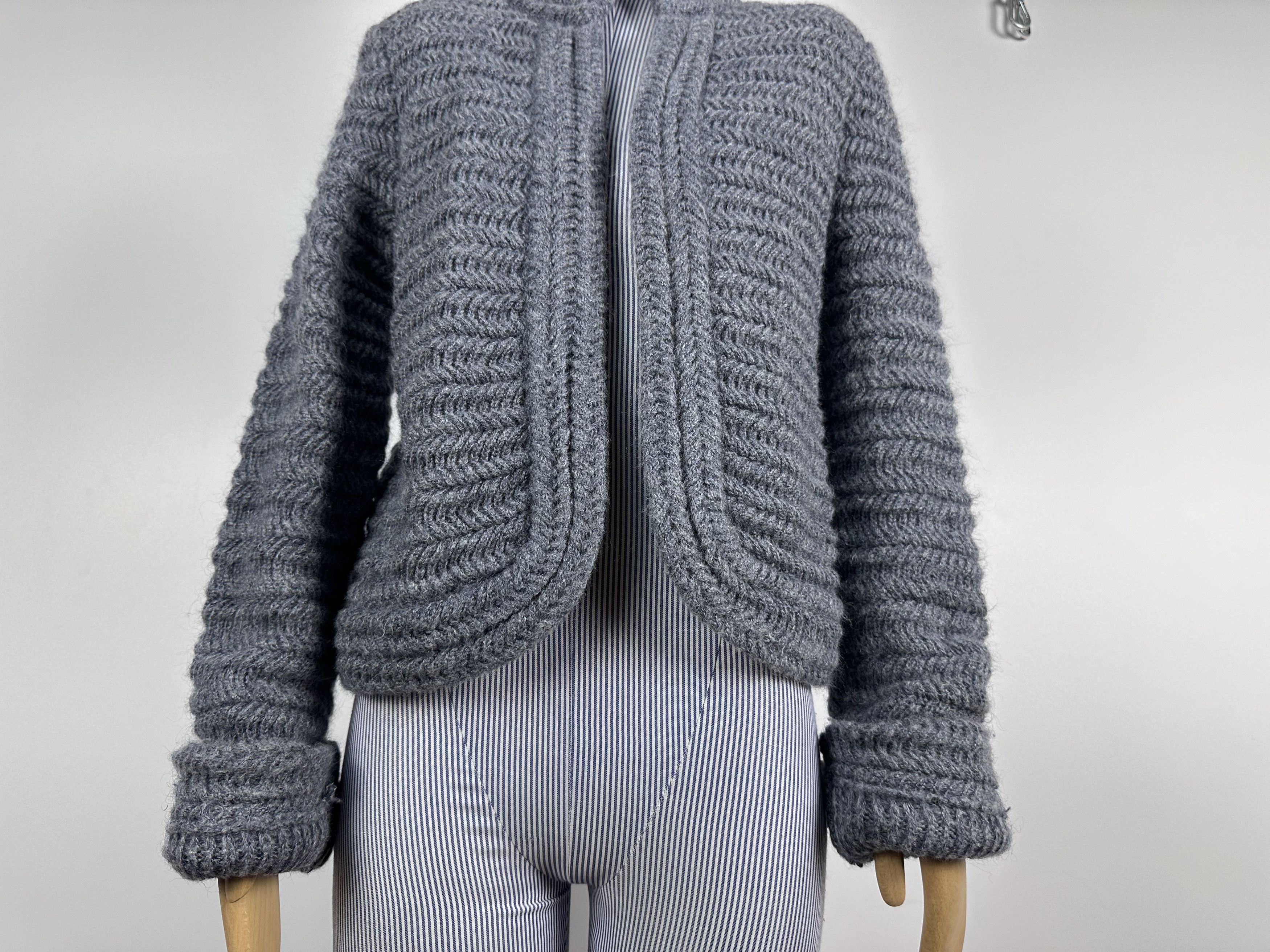 Valentino × Vintage Valentino Miss V Wool Cape Knitted Women Sweater Gray 42 Size M / US 6-8 / IT 42-44 - 3 Thumbnail
