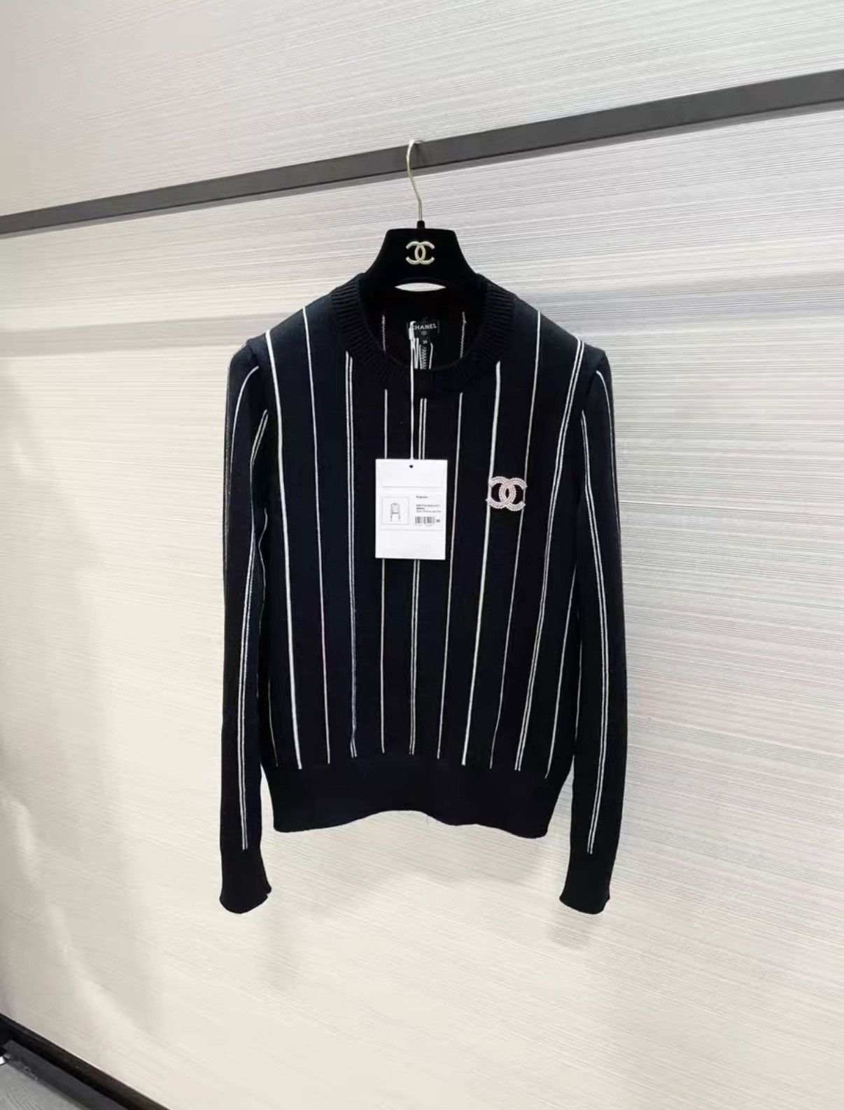 Chanel Chanel 23P Black Vertical Stripe Cashmere Sweater J33 Size XS / US 0-2 / IT 36-38 - 1 Thumbnail