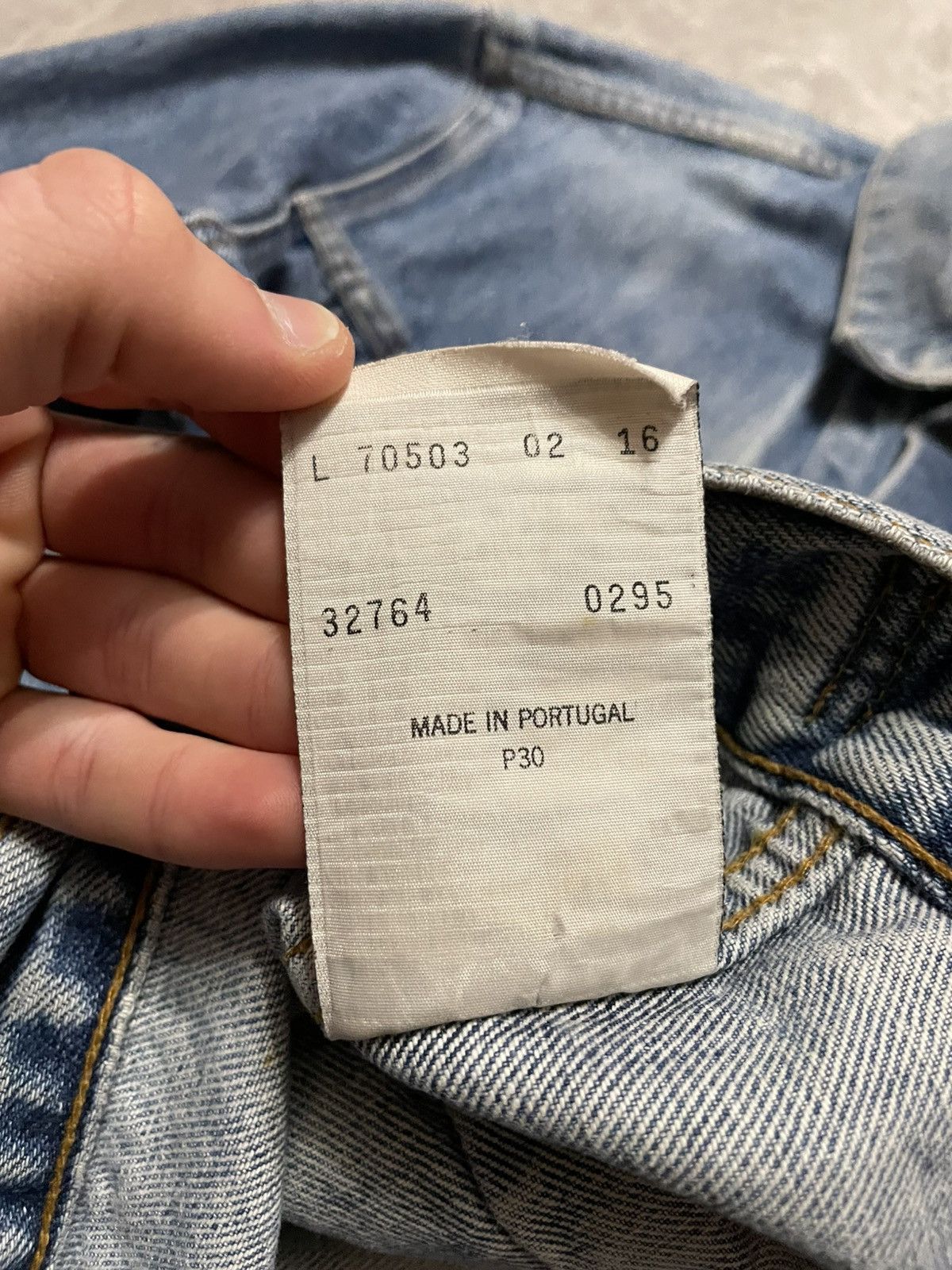 Levi's Vintage Levis Distressed Denim Jacket 90s Size L Men’s Size US L / EU 52-54 / 3 - 19 Thumbnail