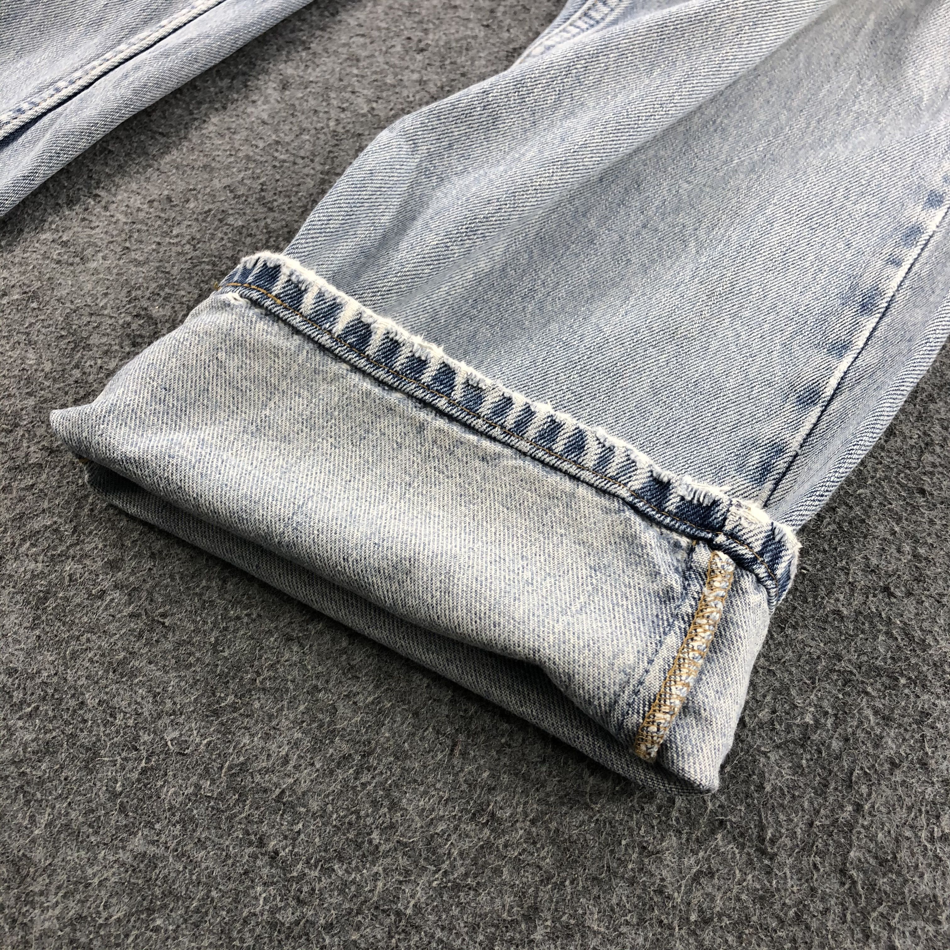 Levi's Light Washed Vintage Levis 560 Jeans-J1039 Size US 35 - 7 Thumbnail