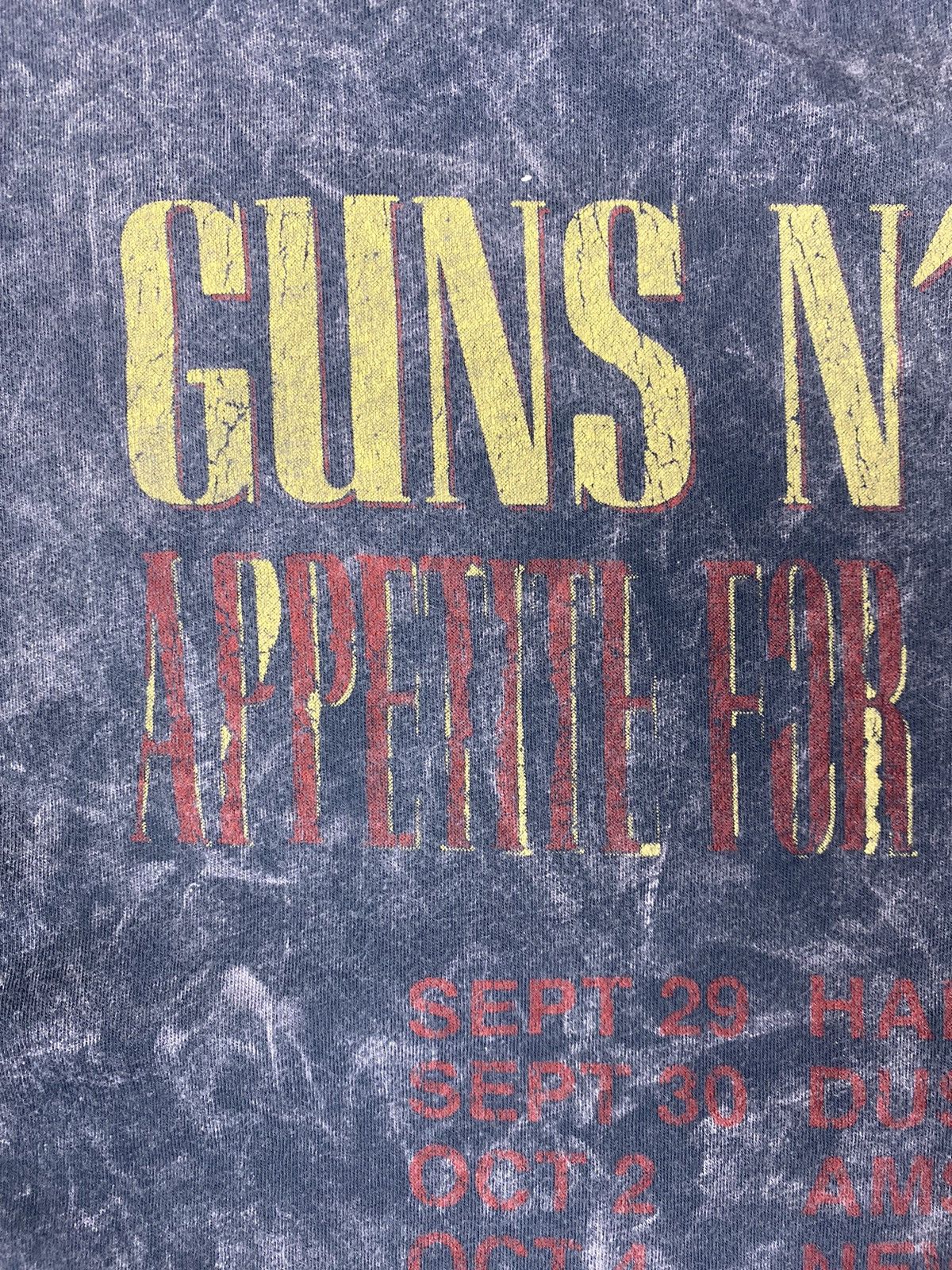 Guns N' Roses Vintage Guns N Roses 2017 Tour T Shirt Tee Size M Size US M / EU 48-50 / 2 - 12 Thumbnail