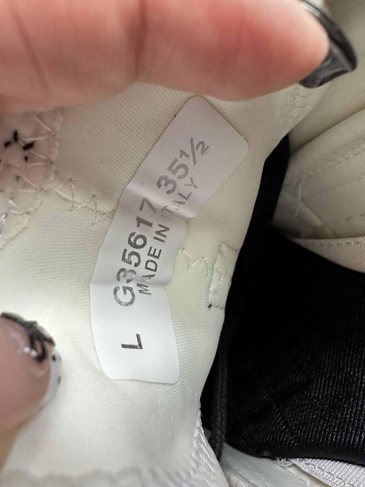 Chanel Chanel REV Sneaker Ivory size 35.5 Size US 5.5 / IT 35.5 - 12 Thumbnail