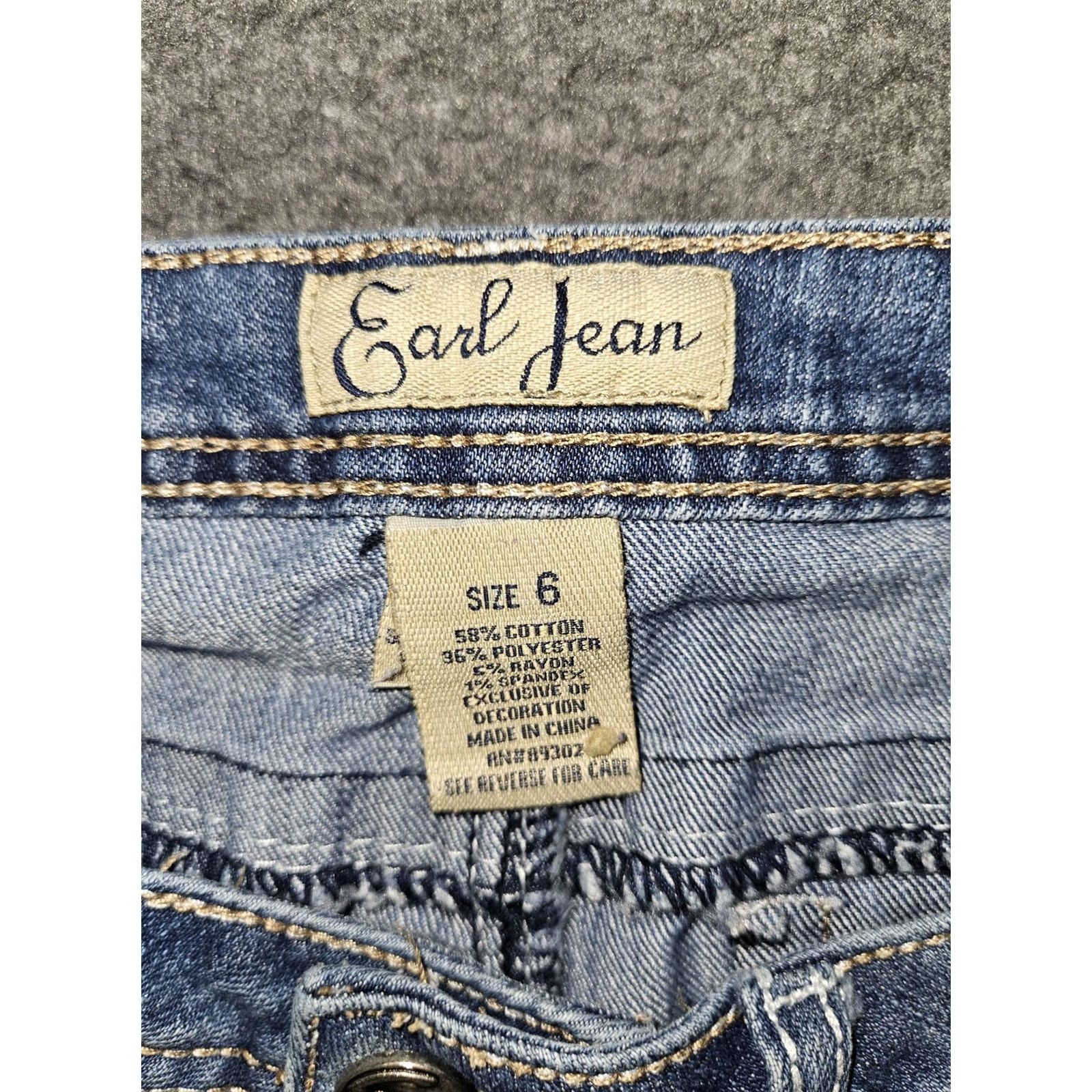 Vintage Earl Jean Bermuda Shorts Womens 6 Blue Cuffed Denim Embroidered Pockets Stretch Size 28" / US 6 / IT 42 - 2 Thumbnail