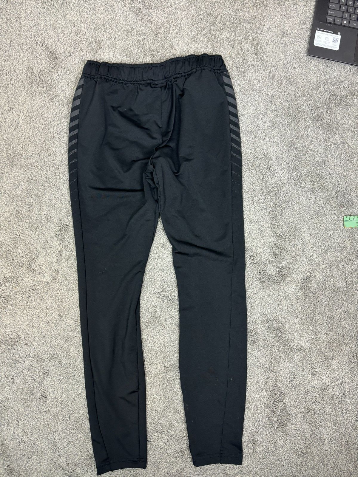 Gymshark Black gymshark sport stripe joggers Size US 30 / EU 46 - 2 Thumbnail