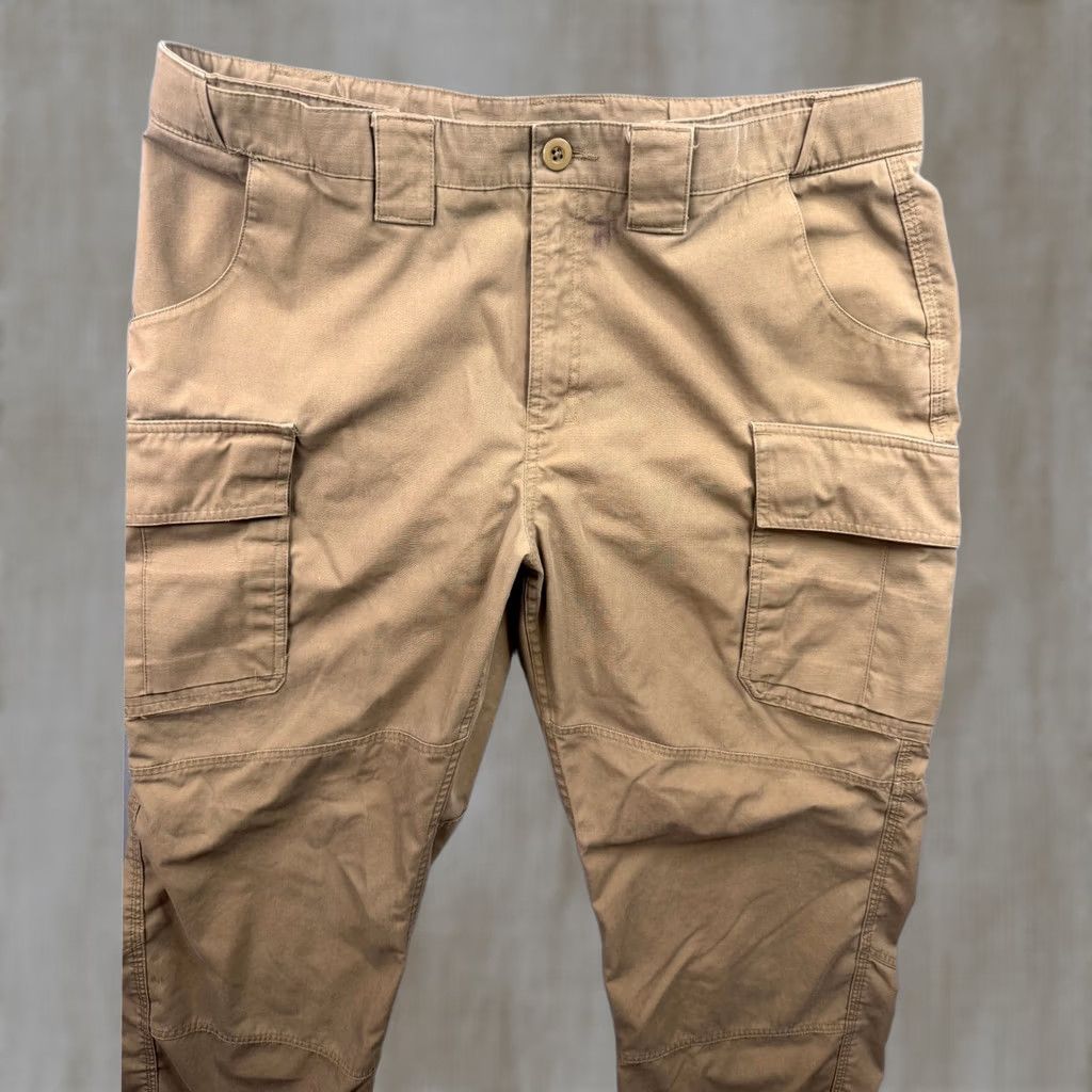 Under Armour Brand: Explicitly includes "Under Armour Size US 38 / EU 54 - 1 Thumbnail