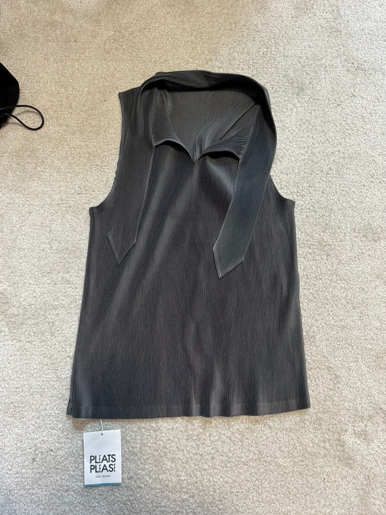 Issey Miyake Issey Miyake Black pleated vest Size M / US 6-8 / IT 42-44 - 2 Thumbnail