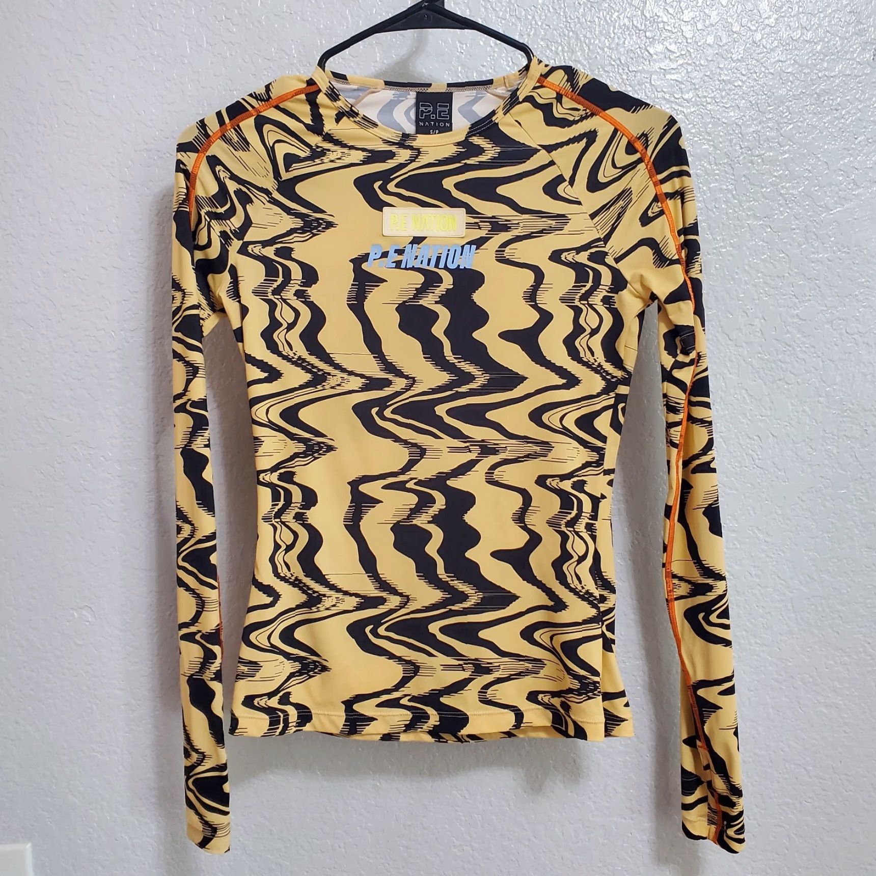 P.E Nation PE Nation New Wave Top Women Small Yellow Black Liquify Print Long Sleeve Stretch T-Shirt Activewear Women Regular Size S Ladies Black Yellow Size S / US 4 / IT 40 - 2 Thumbnail