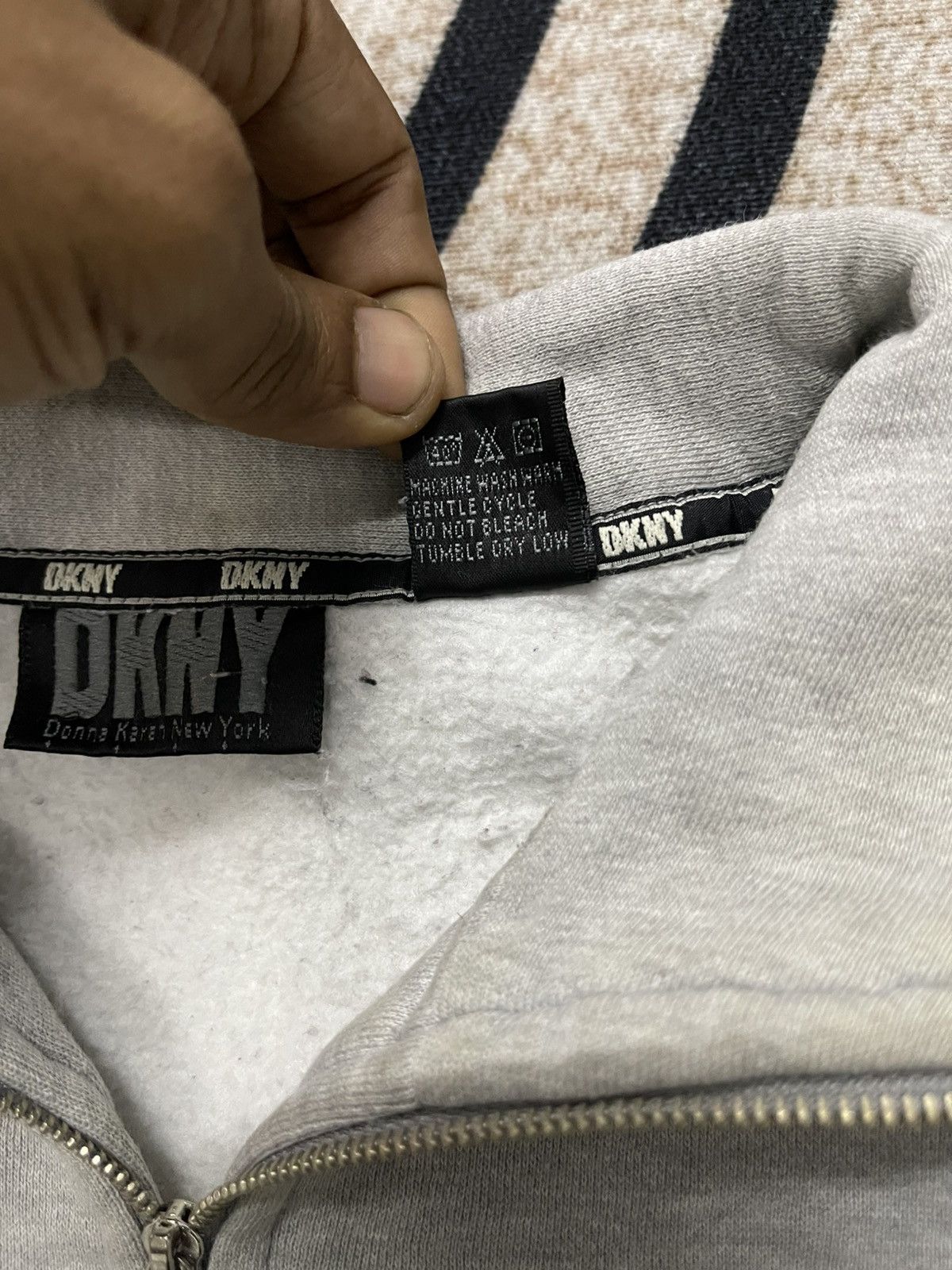DKNY × Designer × Vintage 90s DKNY HALF ZIPPER SPELL OUT SWEATSHIRT RARE Size US L / EU 52-54 / 3 - 8 Thumbnail