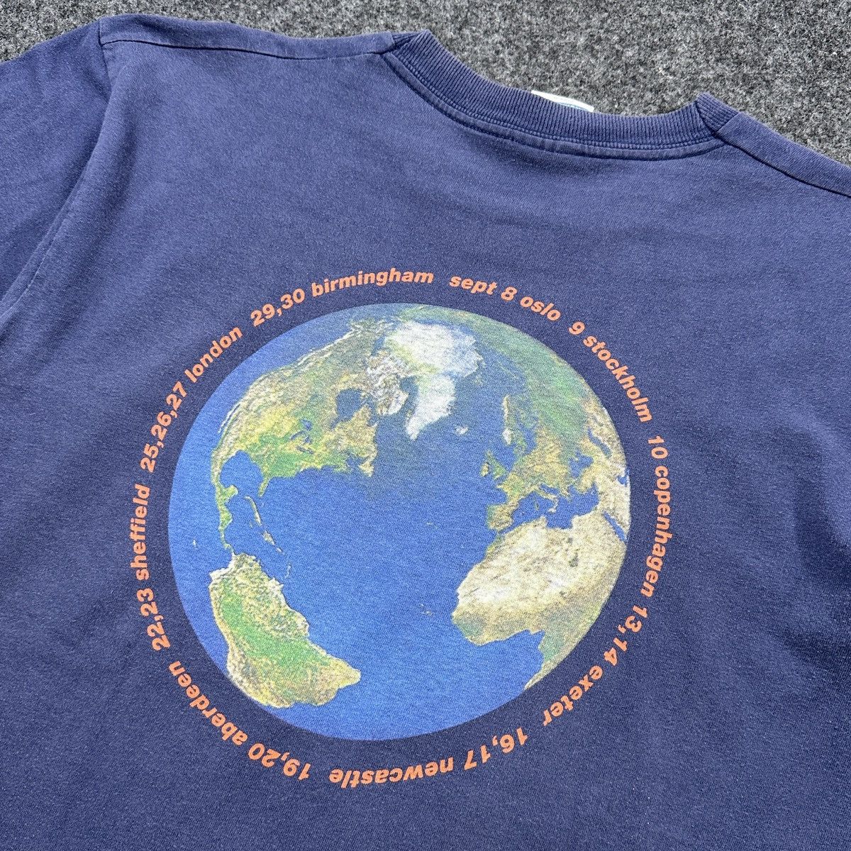 Other 90s Oasis Be Here Now Vintage Size US L / EU 52-54 / 3 - 4 Thumbnail