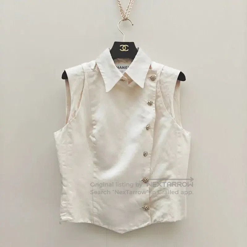 Chanel Chanel Summer Beige Silk Sleeveless Cardigan . Size L / US 10 / IT 46 - 1 Thumbnail