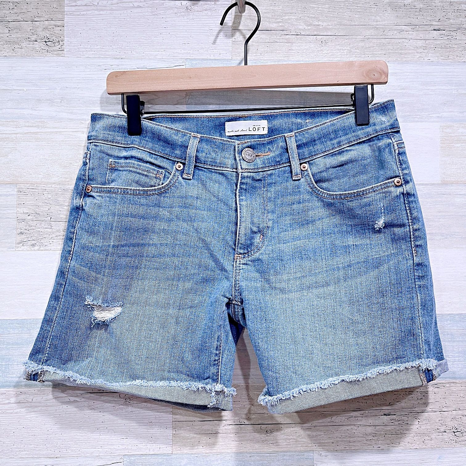 Loft LOFT Cuffed Denim Midi Shorts Womens 26 2 Size 26" / US 2 / IT 38 - 1 Thumbnail