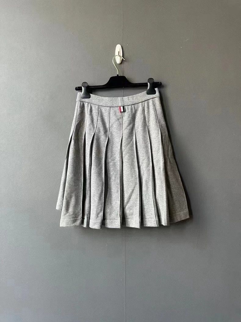 Thom Browne Thom Browne Pleated skirt 2505-Nextarrow Size 25" / US 0 / IT 36 - 2 Thumbnail