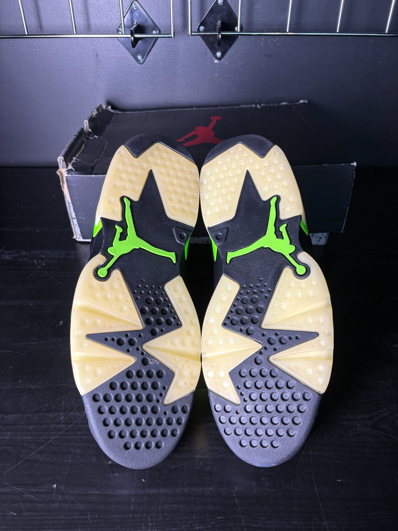 Jordan Brand Air Jordan 6 Retro "Electric Green" - Size 11.5 Size US 11.5 / EU 44-45 - 5 Thumbnail