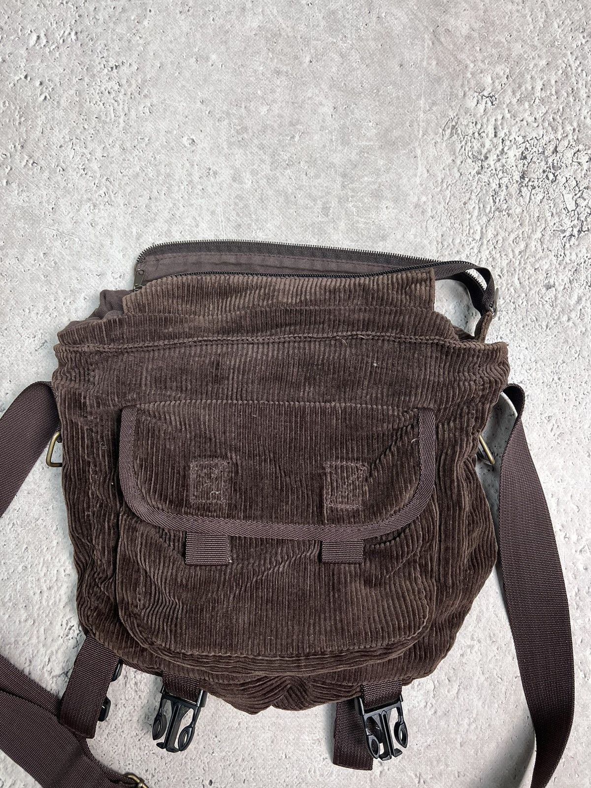 Designer × Diesel × Vintage Diesel sling bag Vintage Y2K sling cargo bag multi pocket Size ONE SIZE - 4 Thumbnail