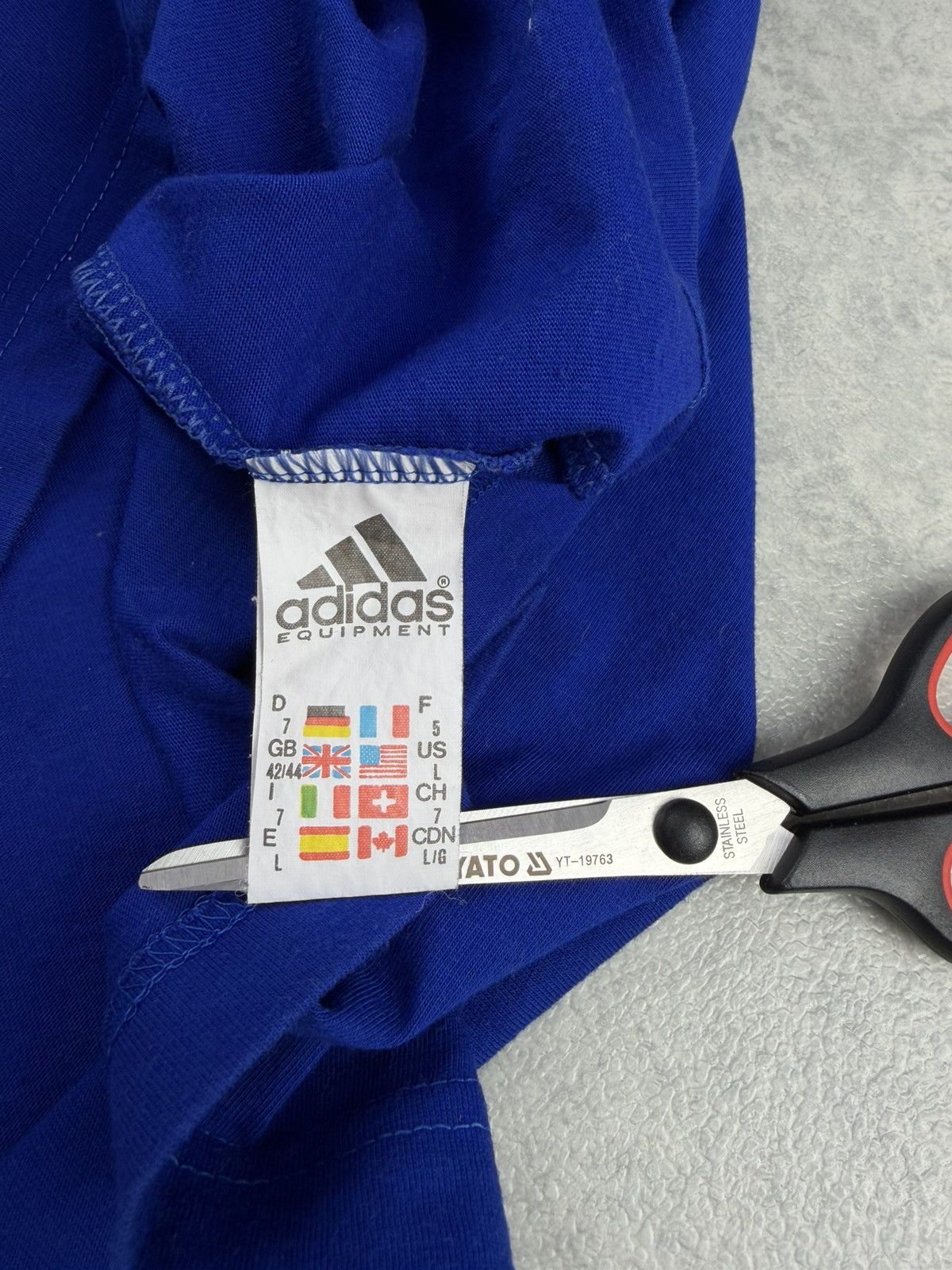 Adidas Vintage Adidas Equipment Big Logo Tee Blue Size US L / EU 52-54 / 3 - 6 Thumbnail