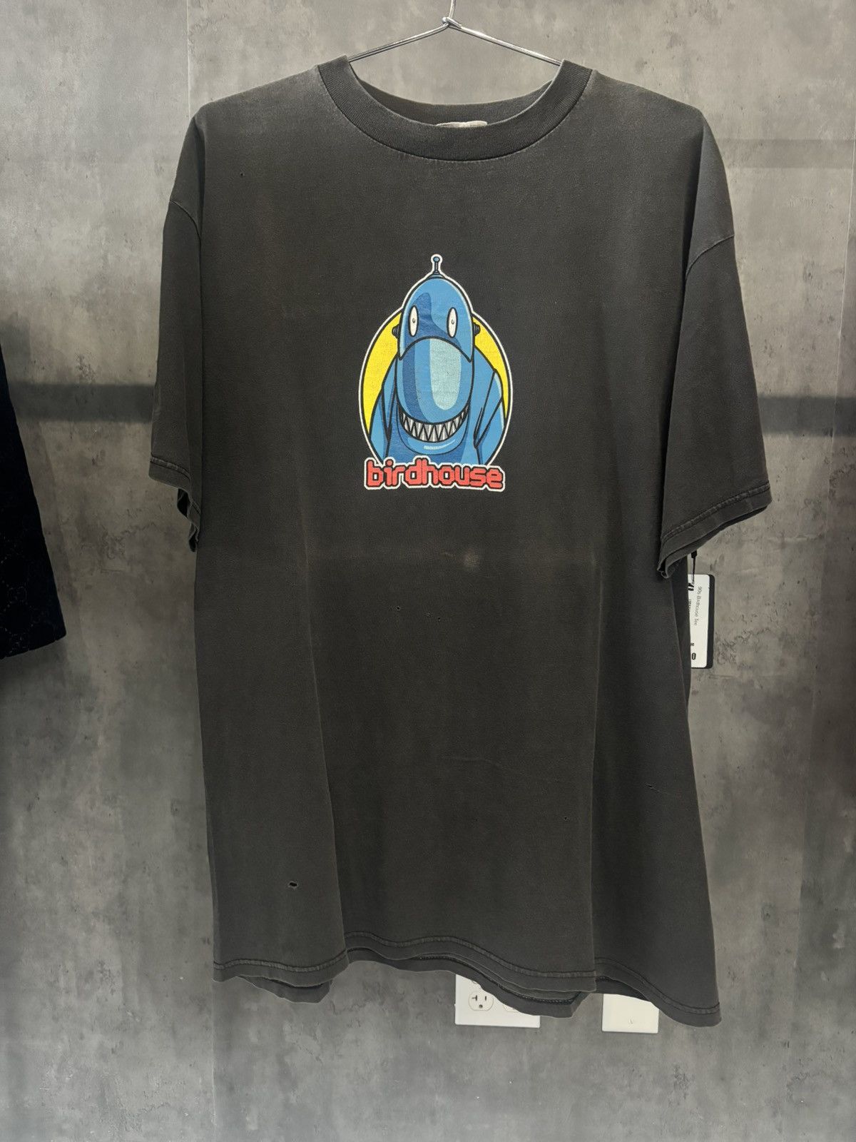 Vintage VINTAGE 90s BIRDHOUSE TEE SIZE XL Size US XL / EU 56 / 4 - 1 Thumbnail
