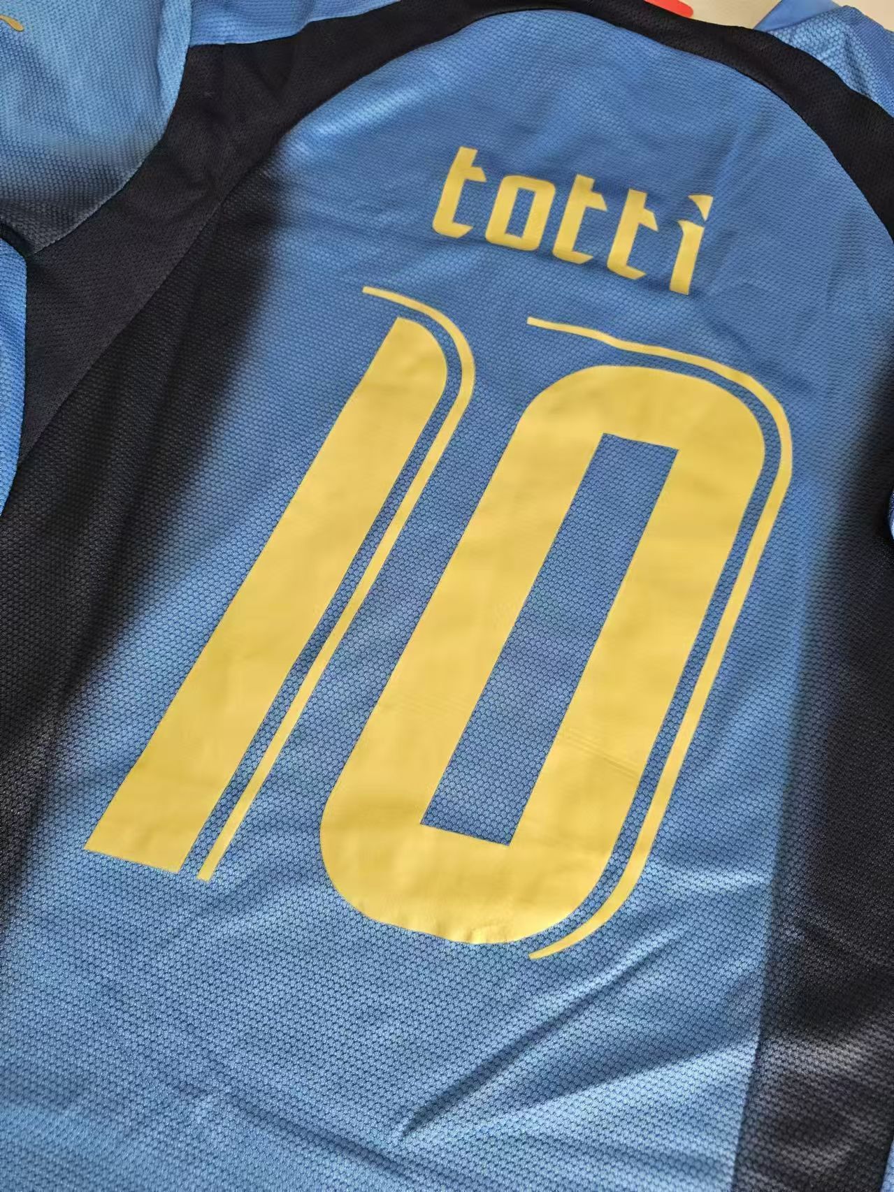 Puma 2006 World Cup Italy Totti Jersey Home XL Size US XL / EU 56 / 4 - 4 Thumbnail