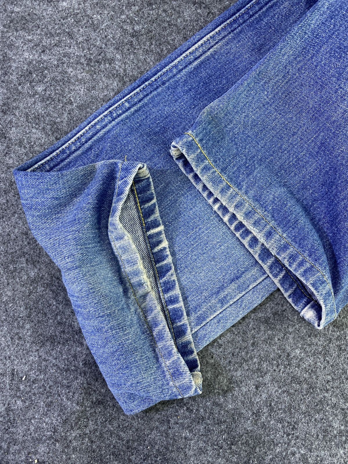 Jean × Levi's × Vintage Vintage Levis 519 Distressed Blue Wash Jeans - J964 Size US 31 - 10 Thumbnail