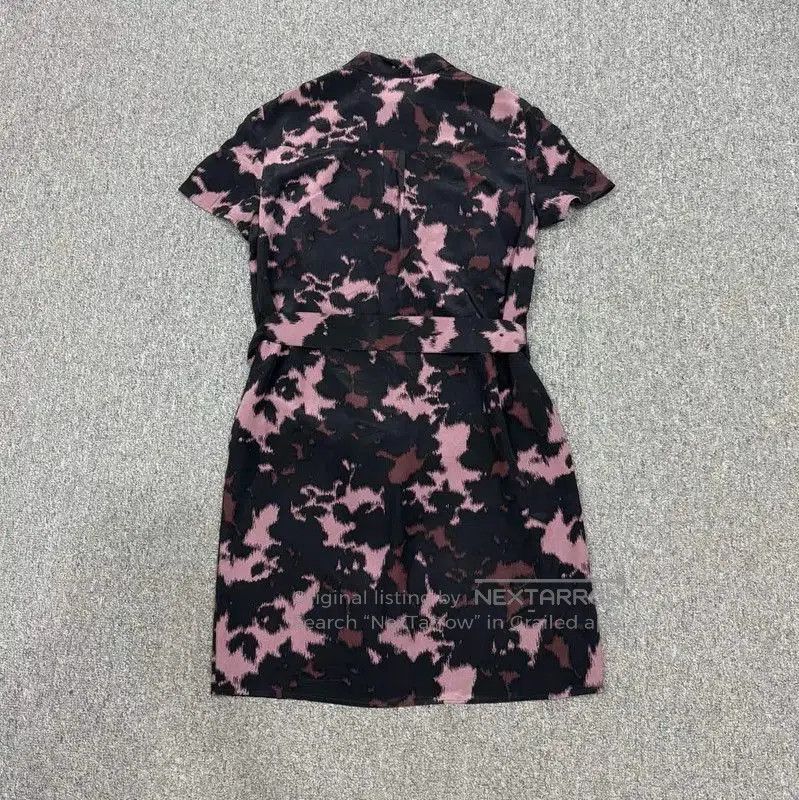 Burberry Burberry Short Sleeve Dress in Black and Pink. Size XS / US 0-2 / IT 36-38 - 2 Thumbnail