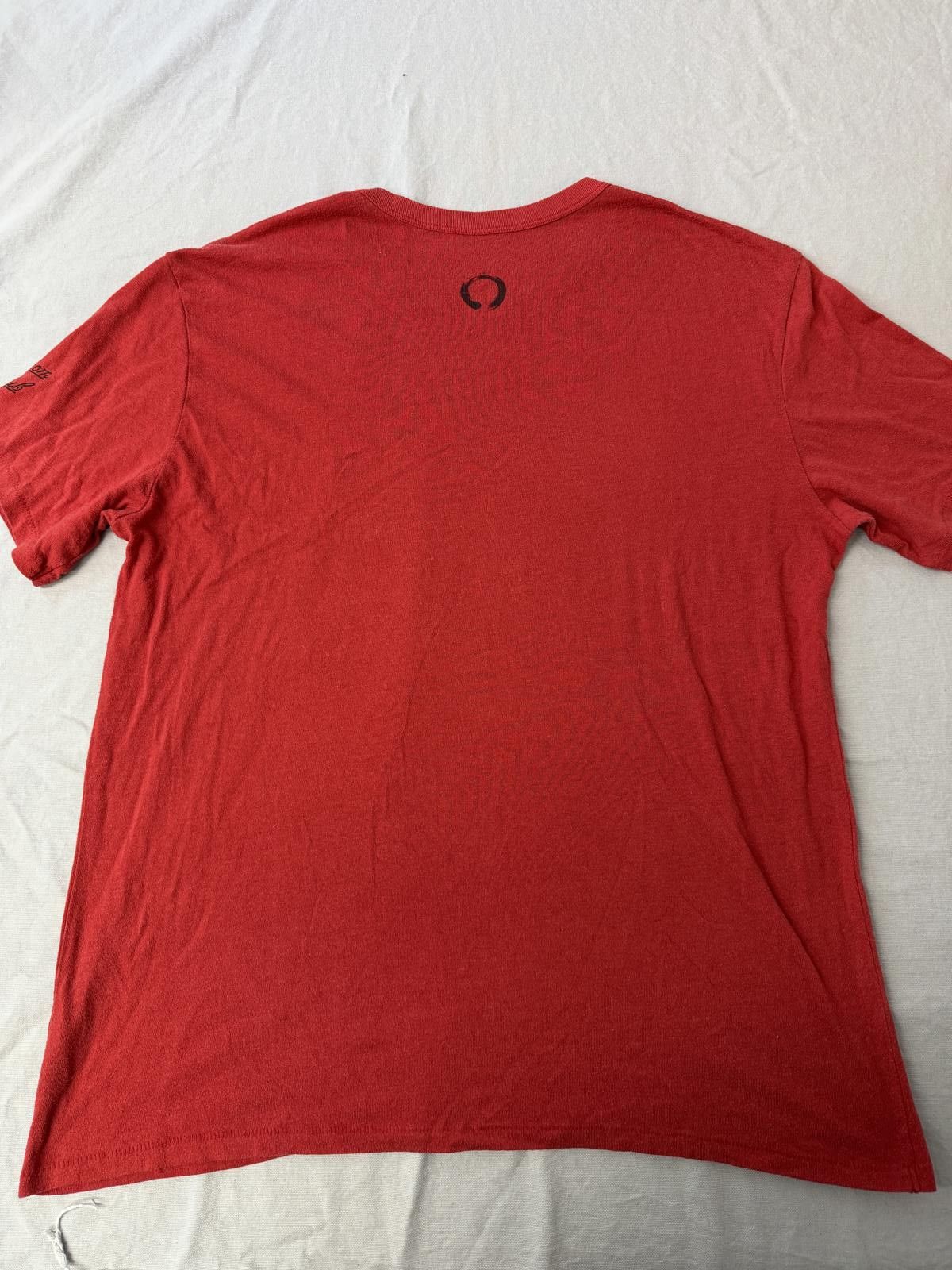 Designer VTG Cat Stevens T-shirt Portrait Portrait Red Room Fan Club Size US XL / EU 56 / 4 - 2 Thumbnail
